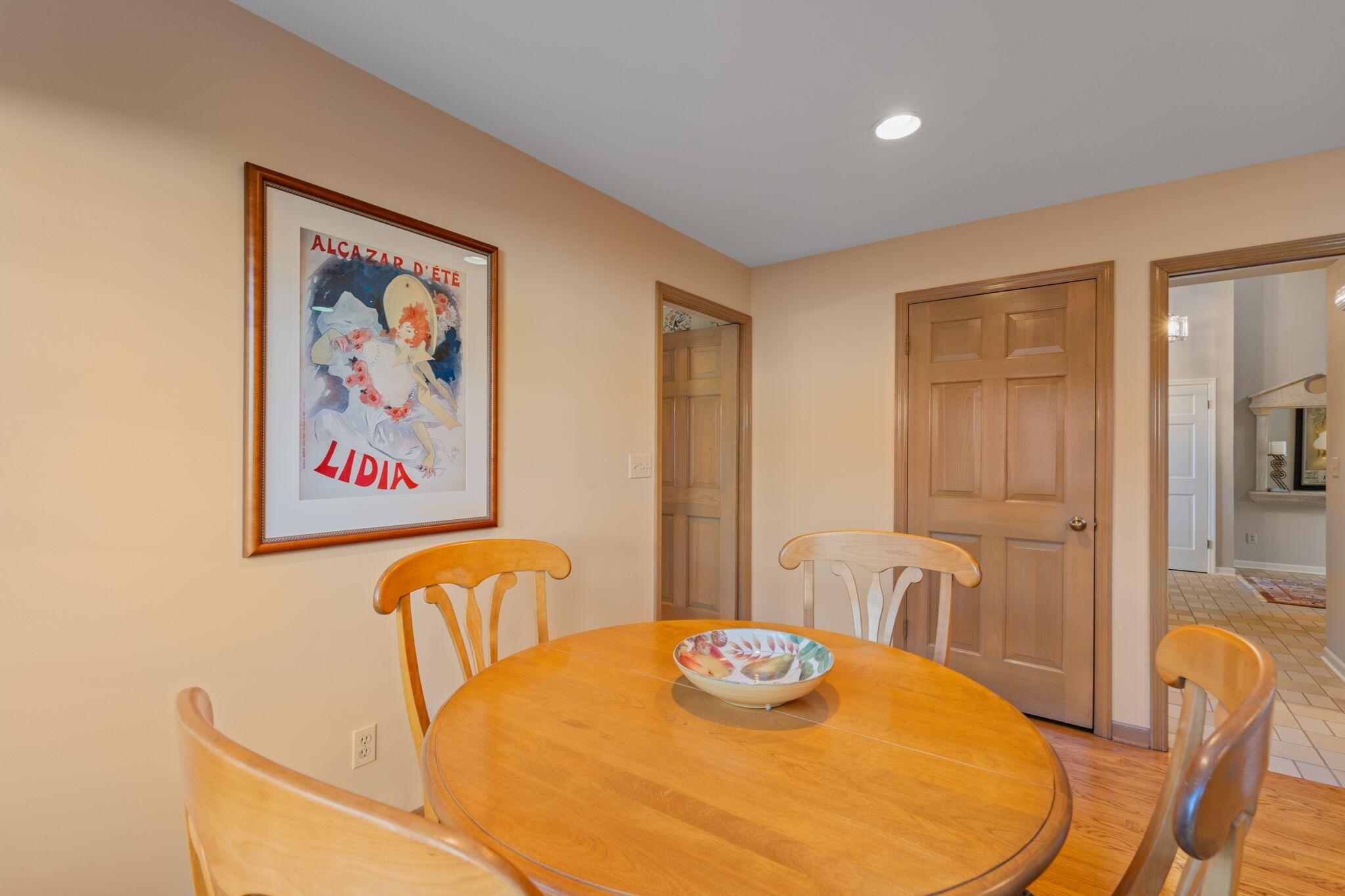 2611 W Lake Vista Ct