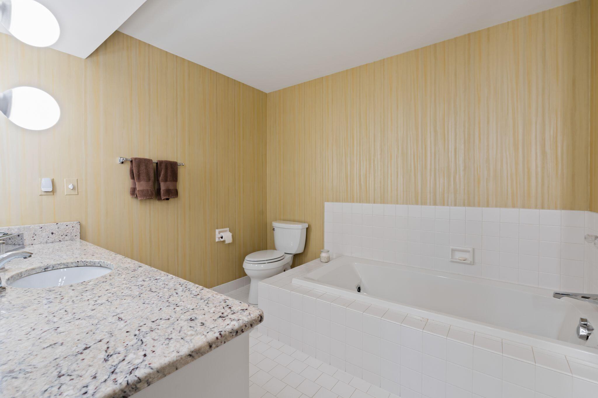 2611 W Lake Vista Ct