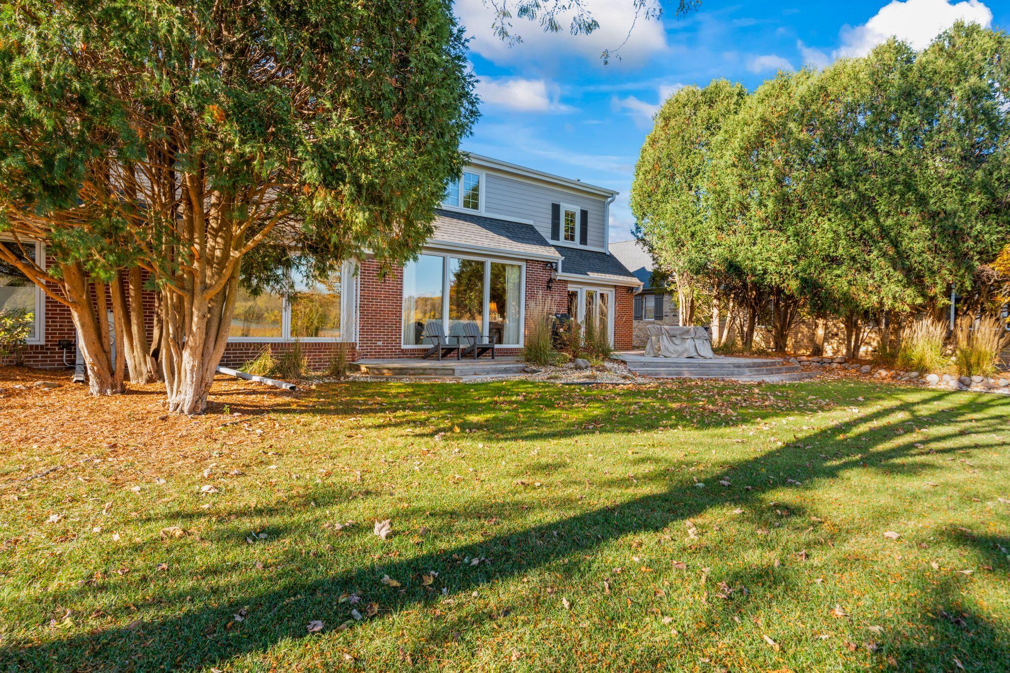 2611 W Lake Vista Ct