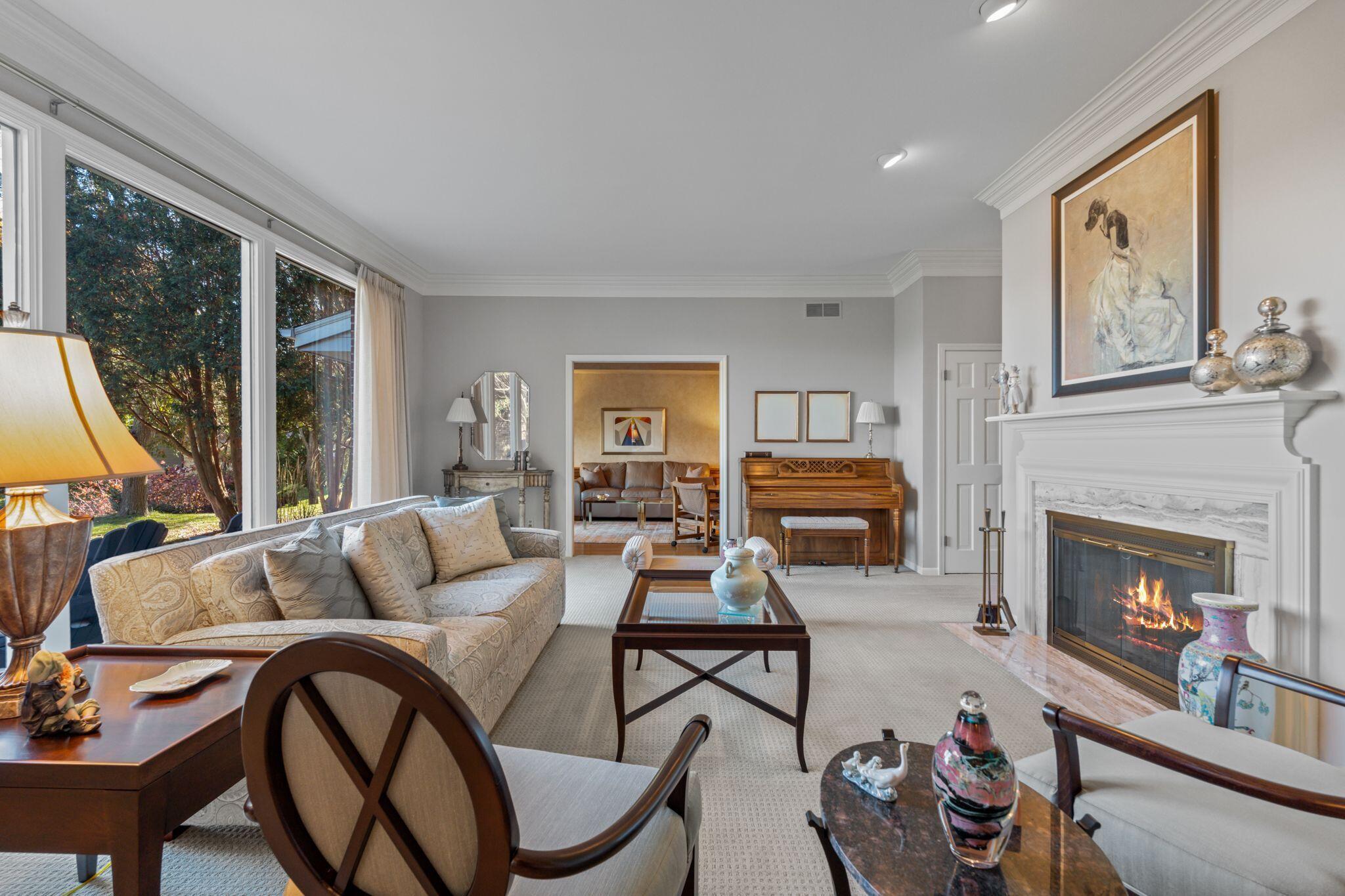 2611 W Lake Vista Ct