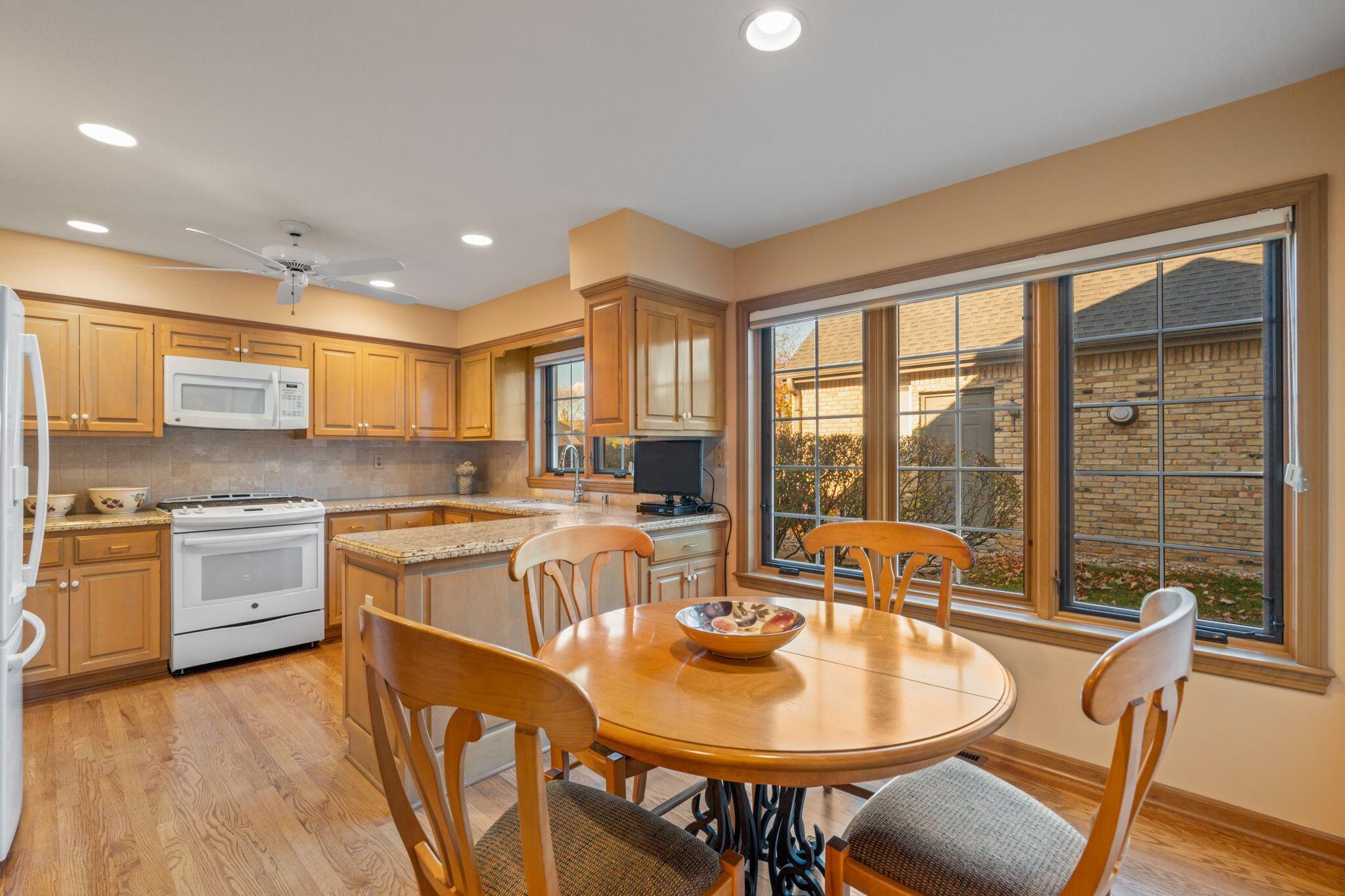 2611 W Lake Vista Ct