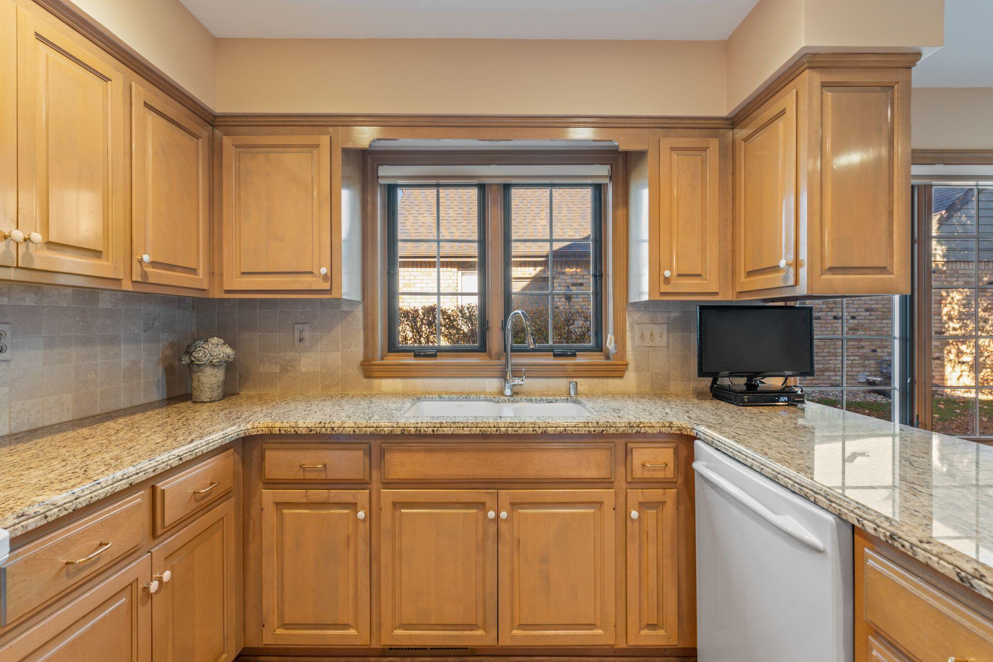 2611 W Lake Vista Ct