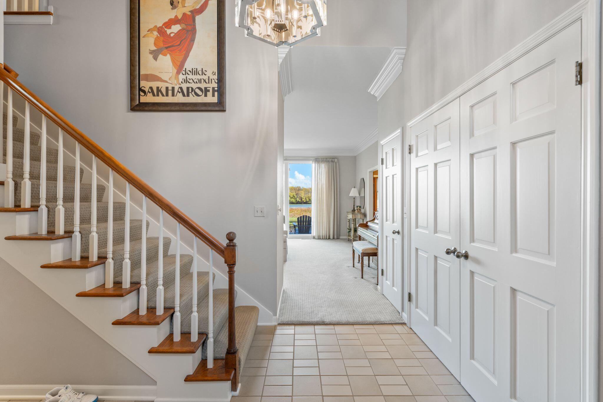 2611 W Lake Vista Ct