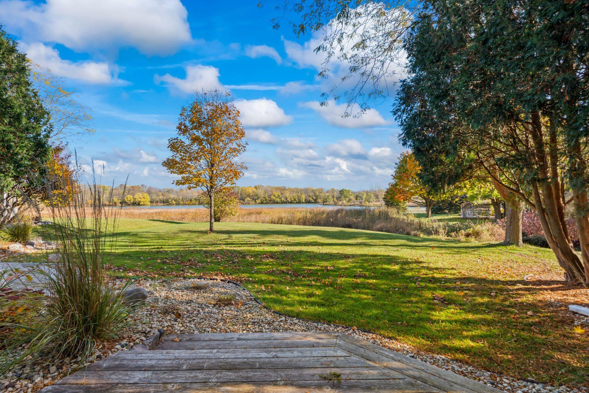 2611 W Lake Vista Ct