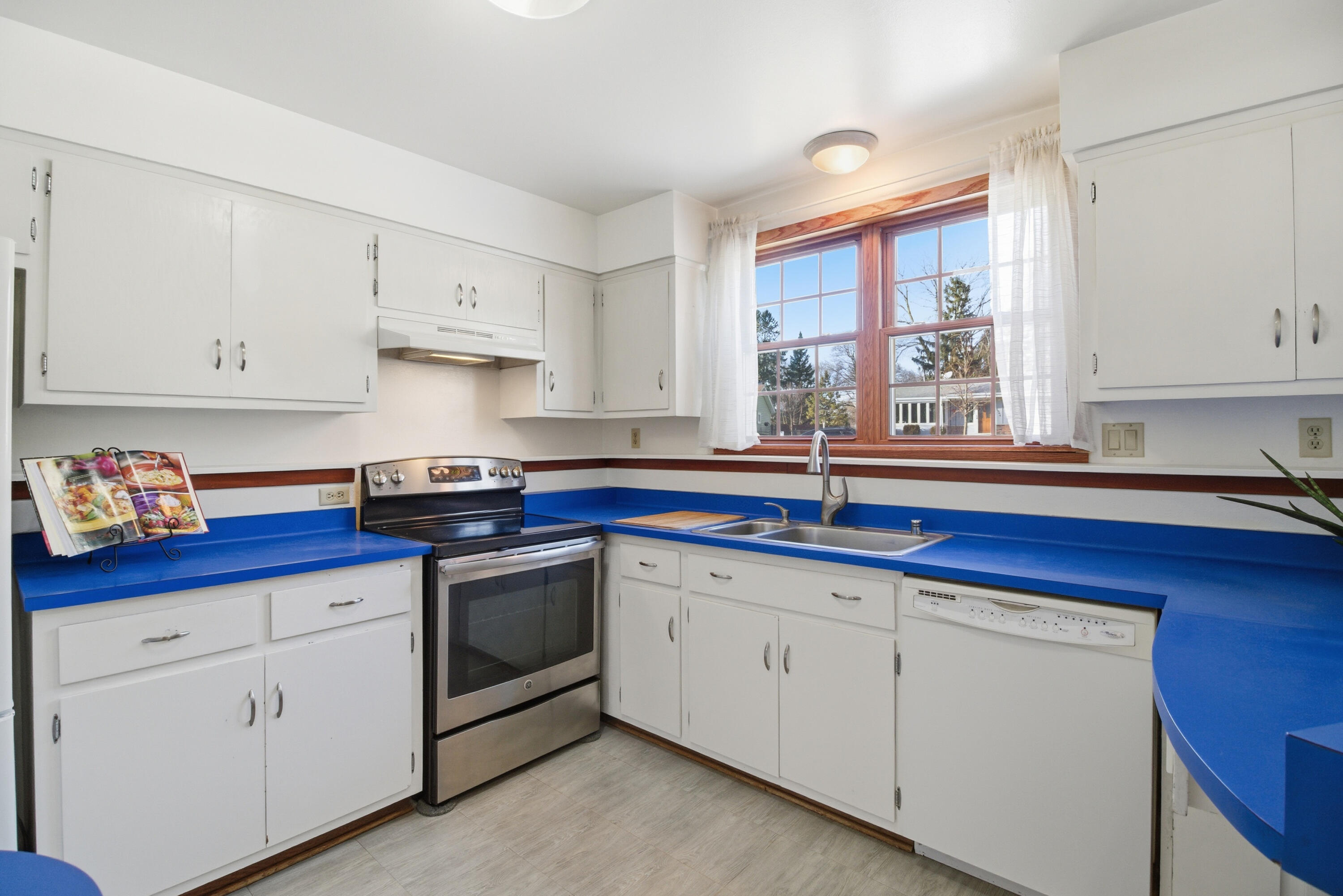 1963 Cascade Dr