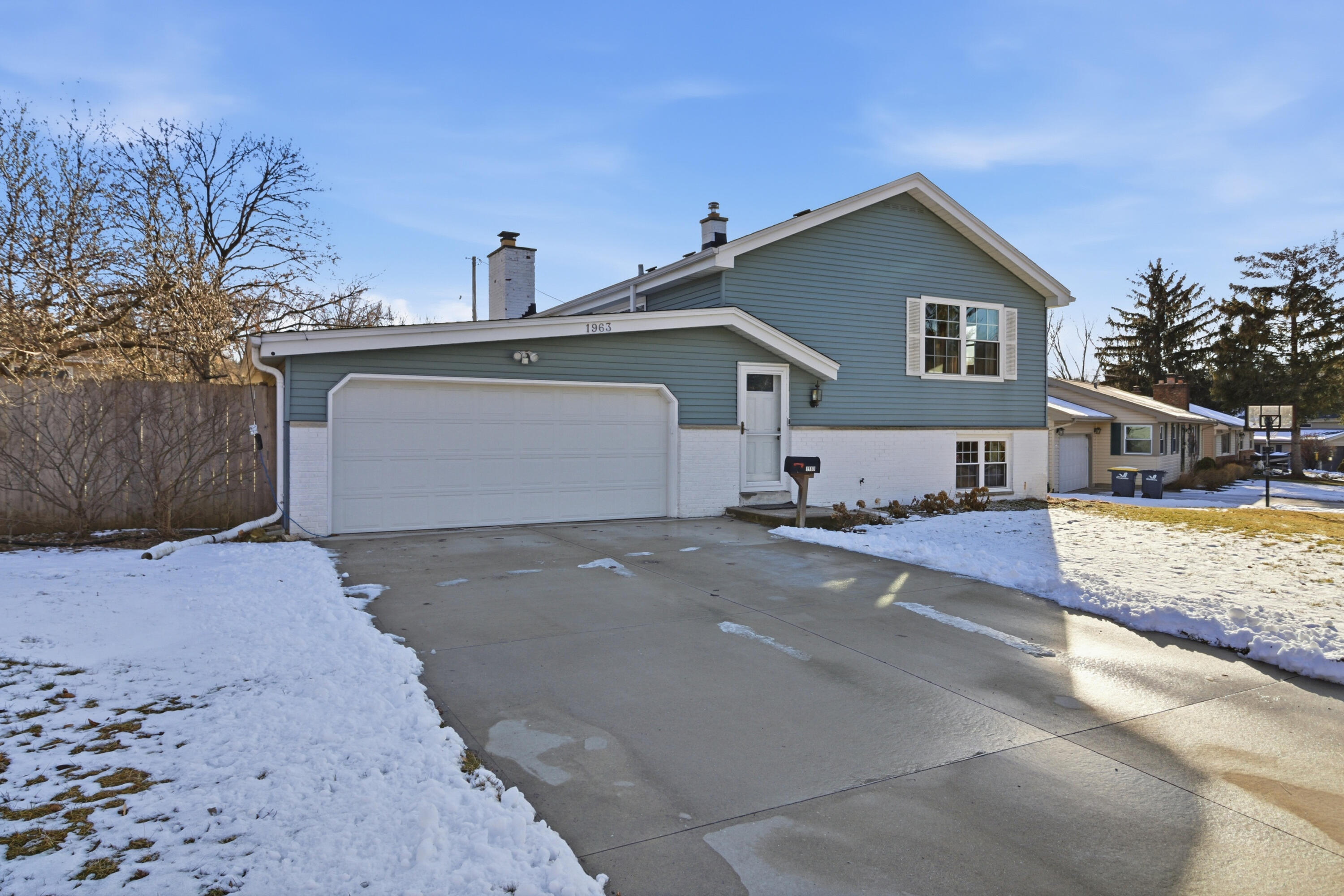 1963 Cascade Dr