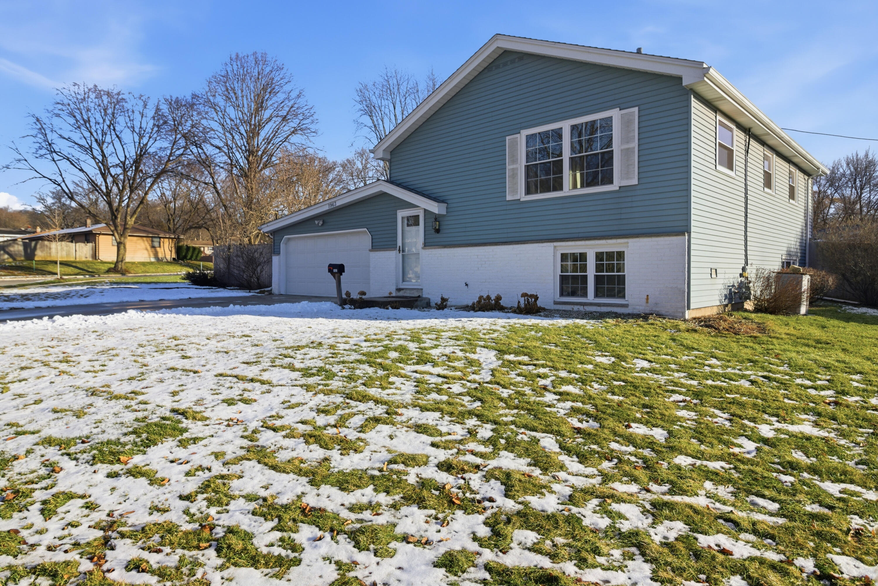 1963 Cascade Dr