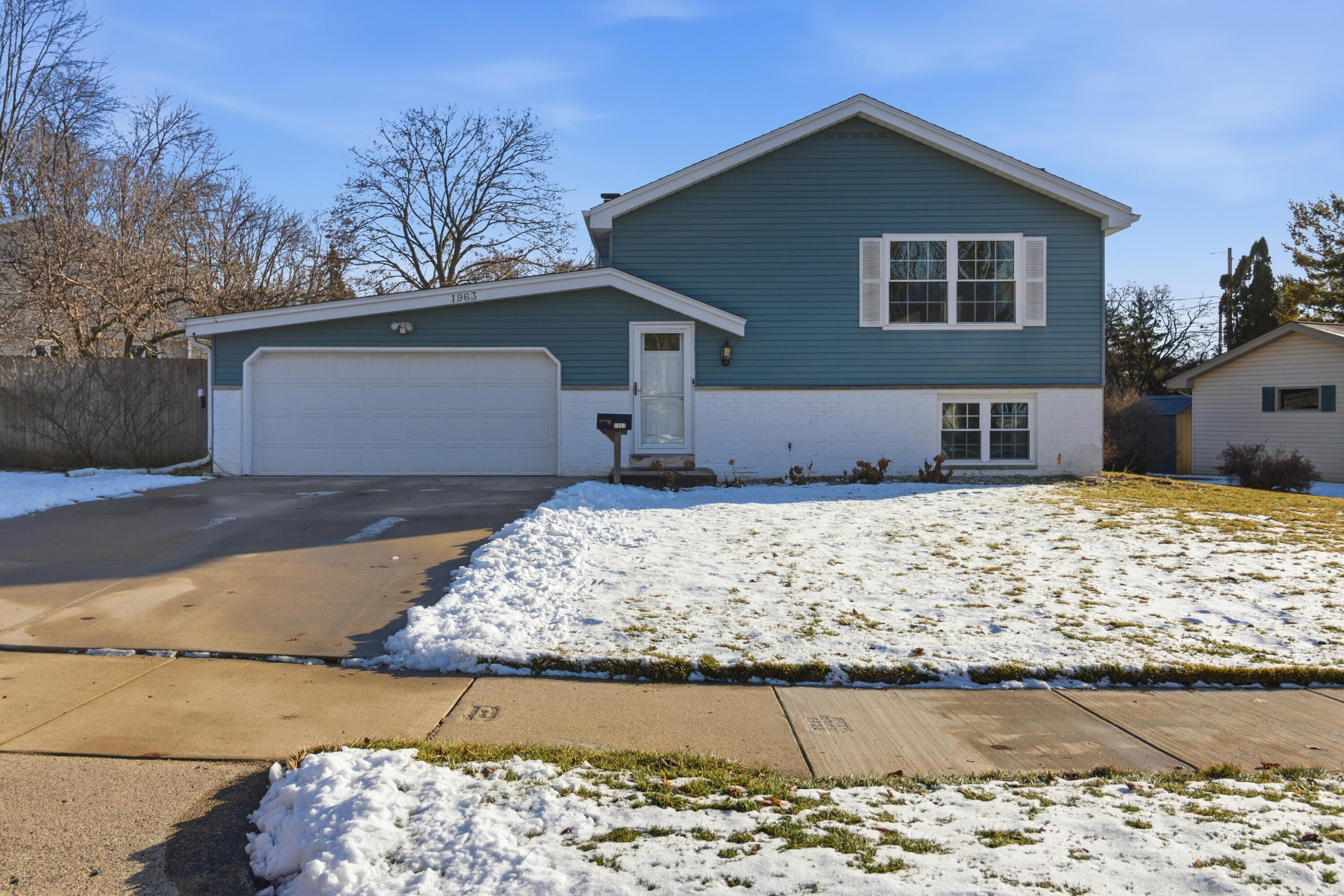 1963 Cascade Dr