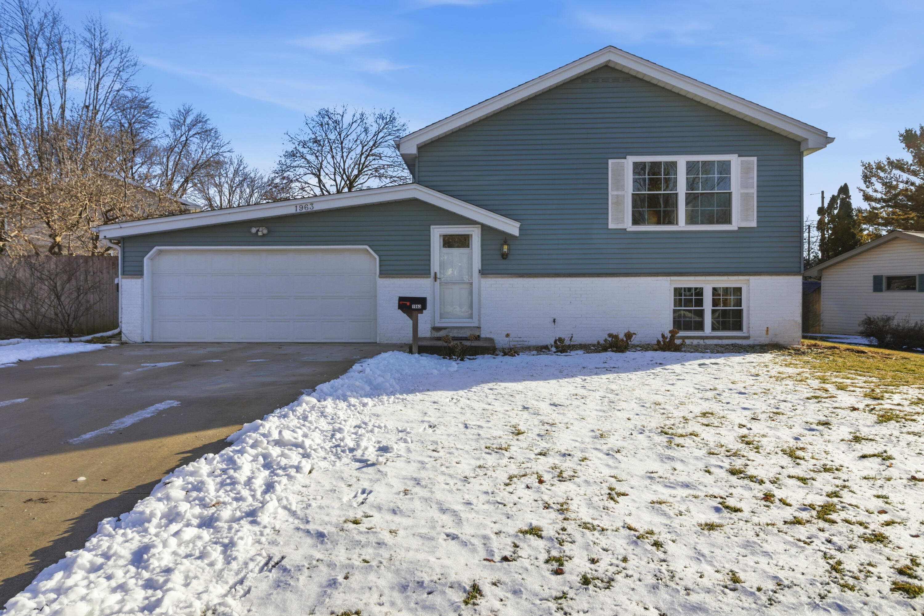 1963 Cascade Dr