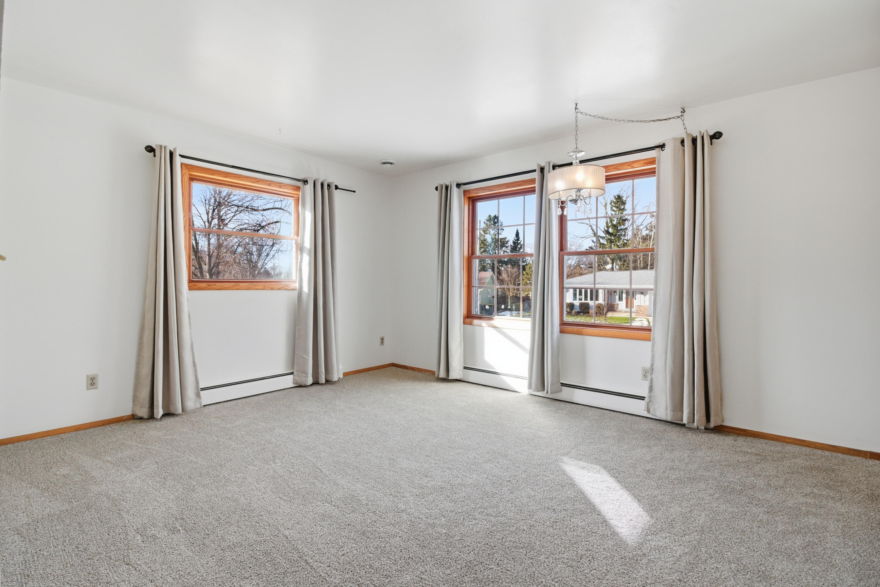 1963 Cascade Dr