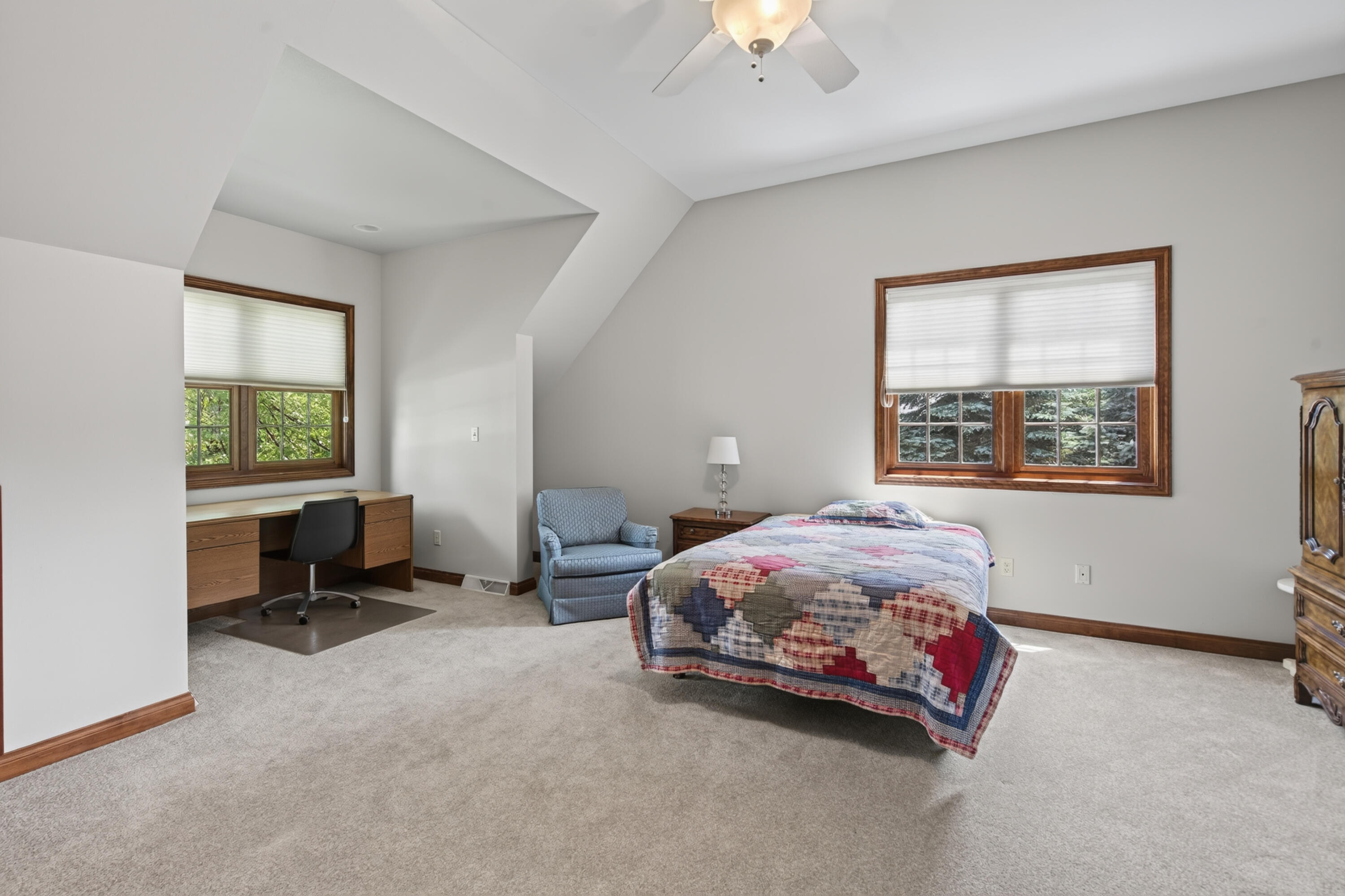 1475 Cedarton Pkwy