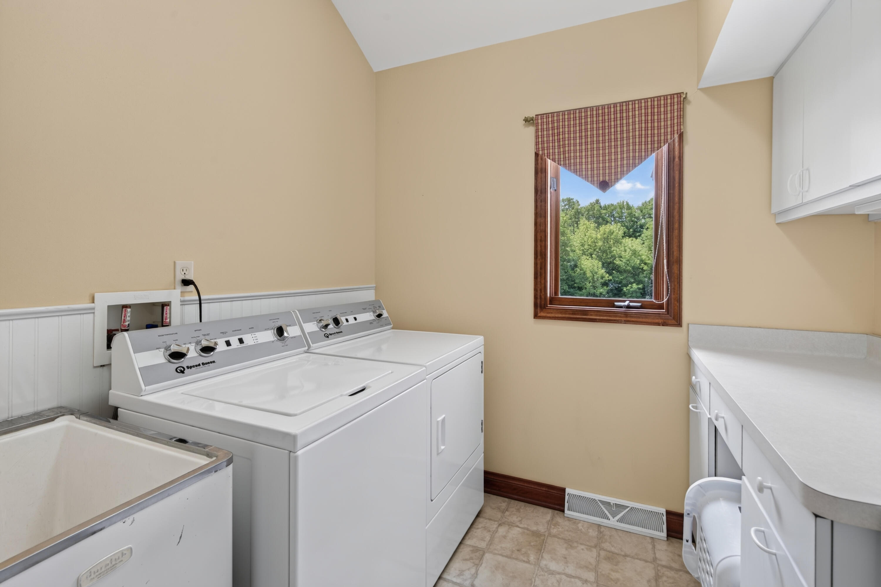 1475 Cedarton Pkwy