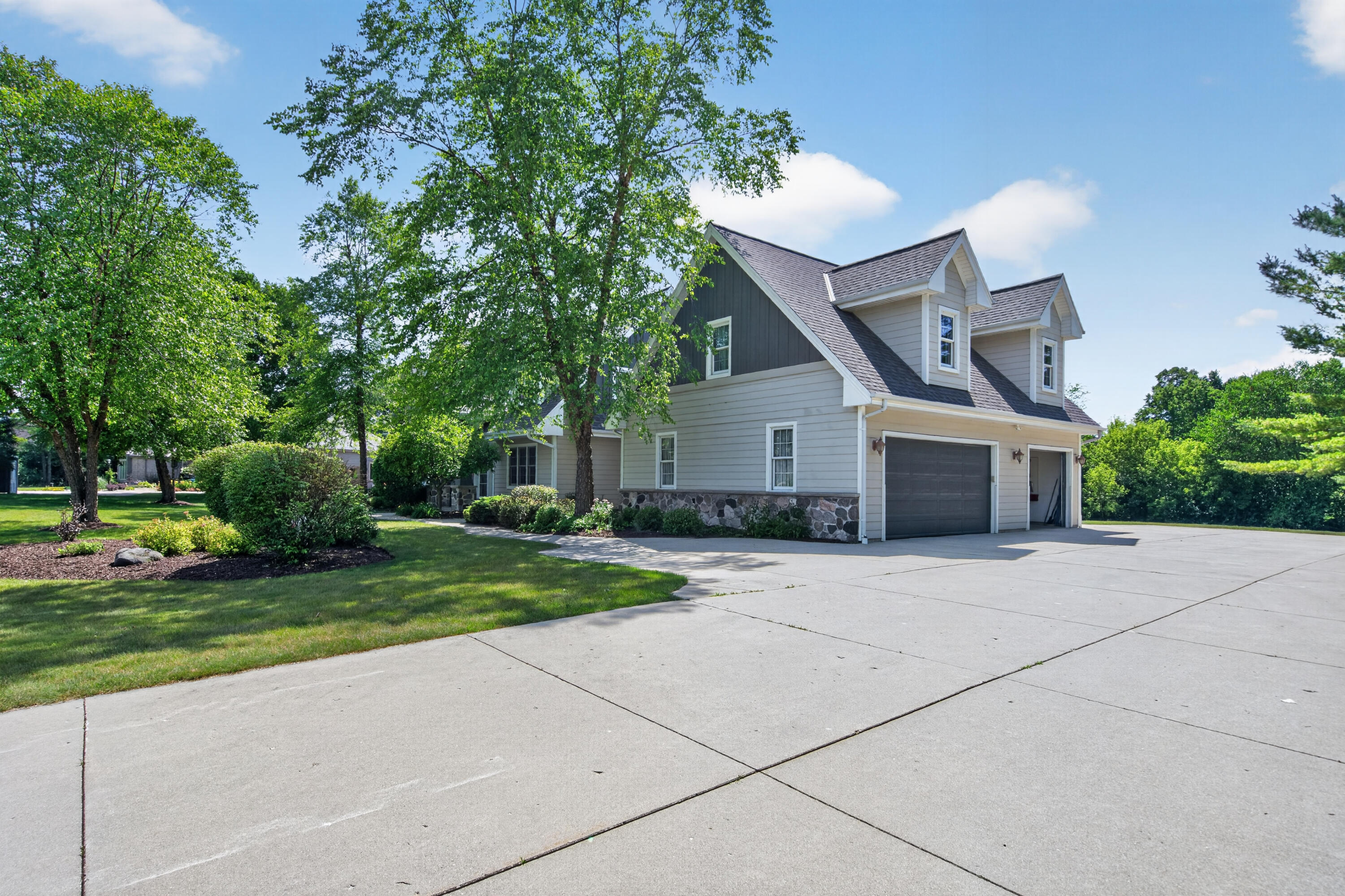 1475 Cedarton Pkwy