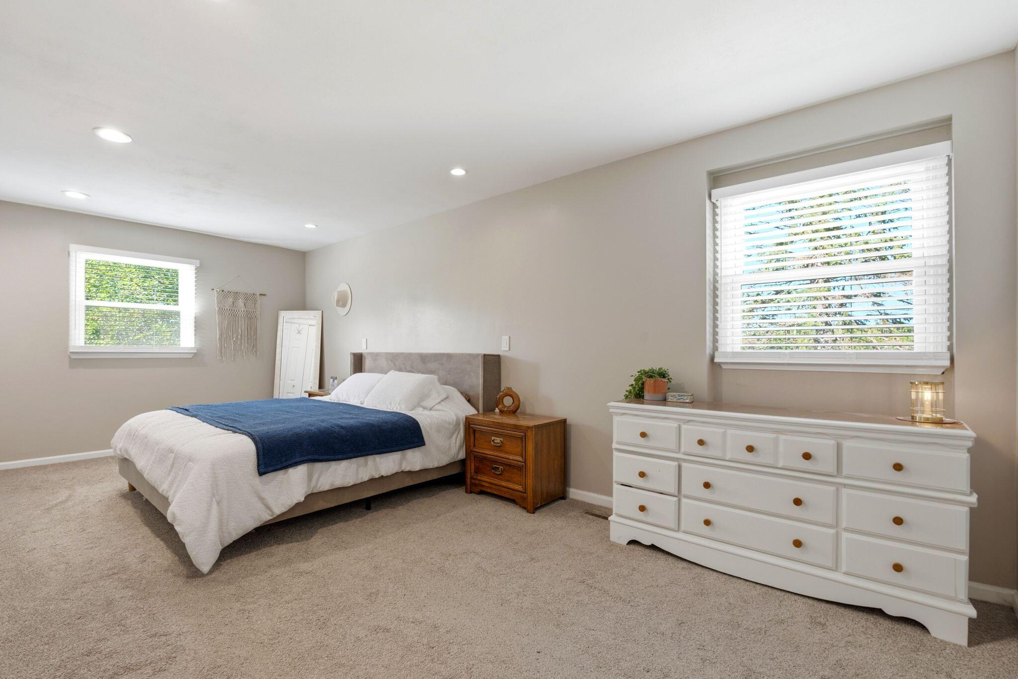 8057 N Cedarburg Rd