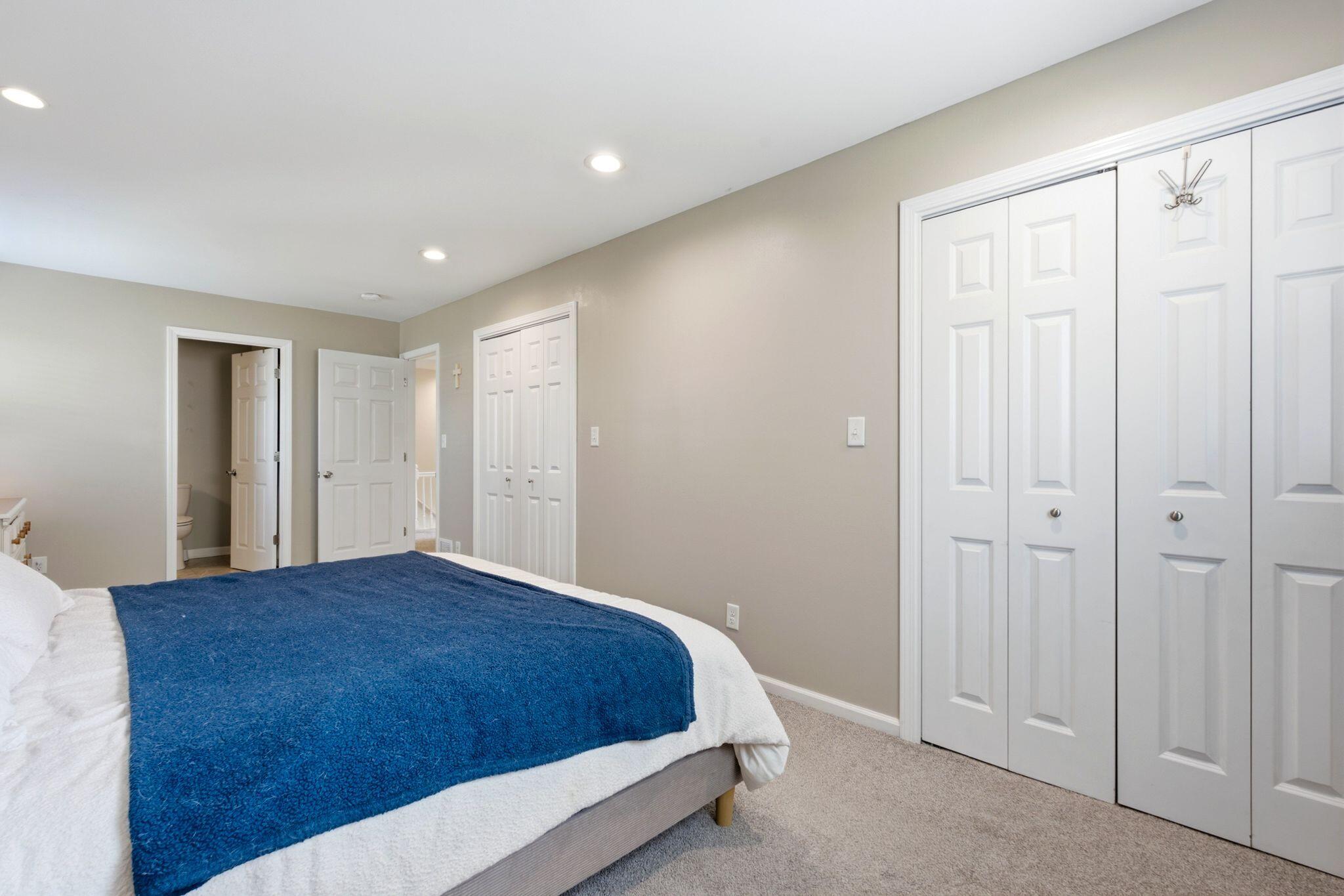 8057 N Cedarburg Rd