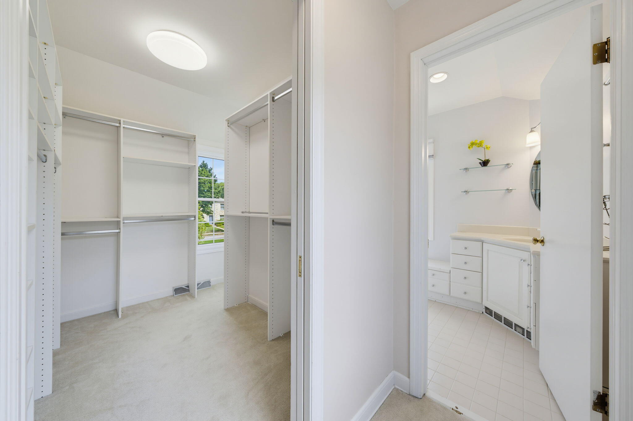5251 N Santa Monica Blvd