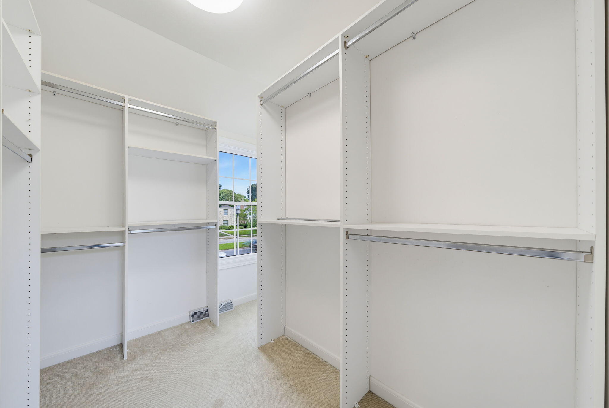 5251 N Santa Monica Blvd