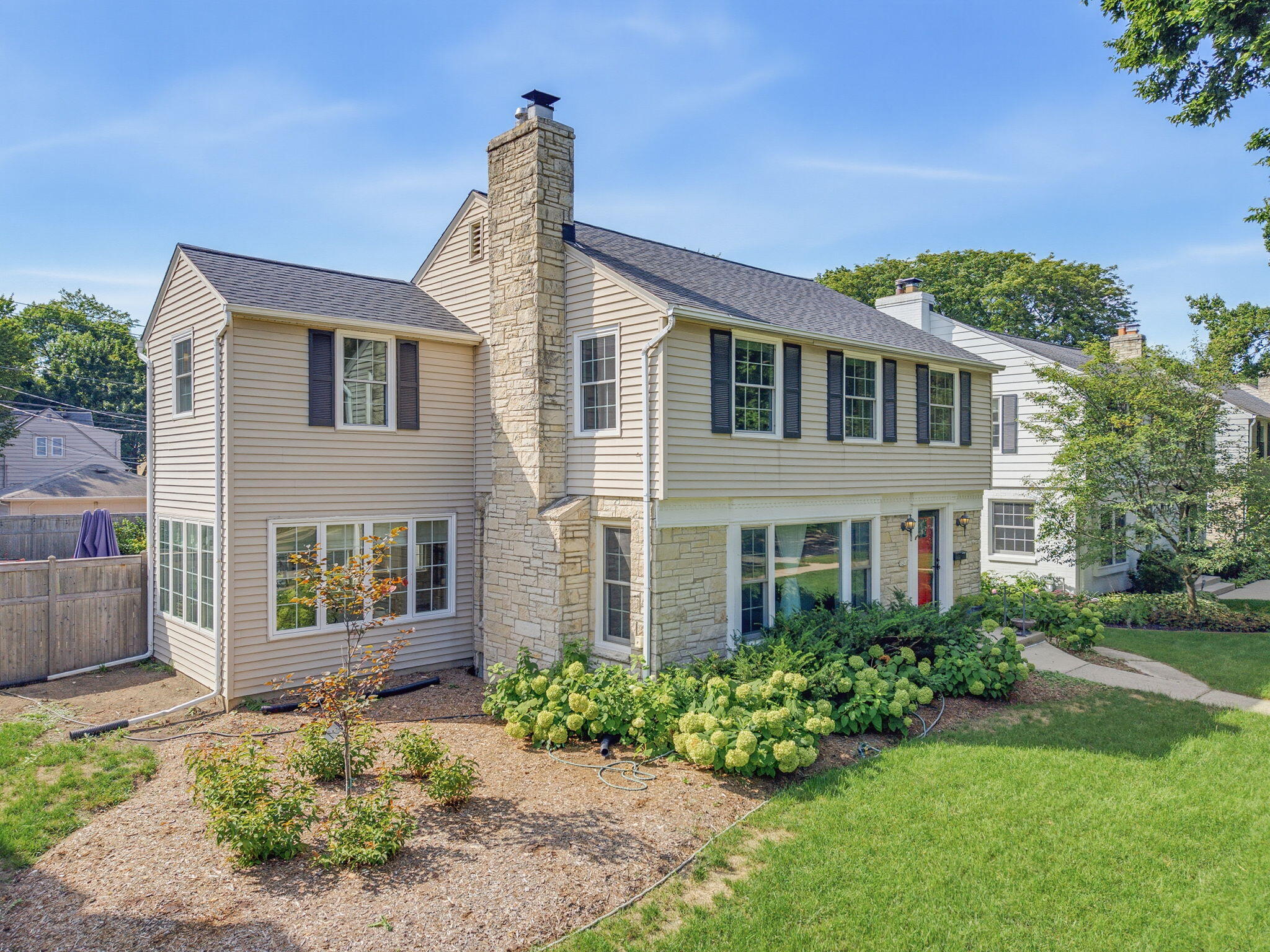 5251 N Santa Monica Blvd