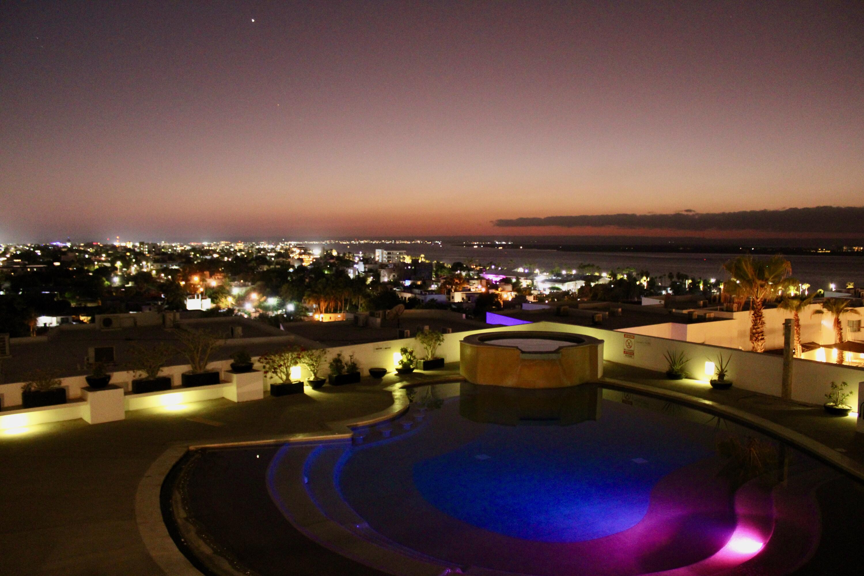 418 Monterrey, Sunset View