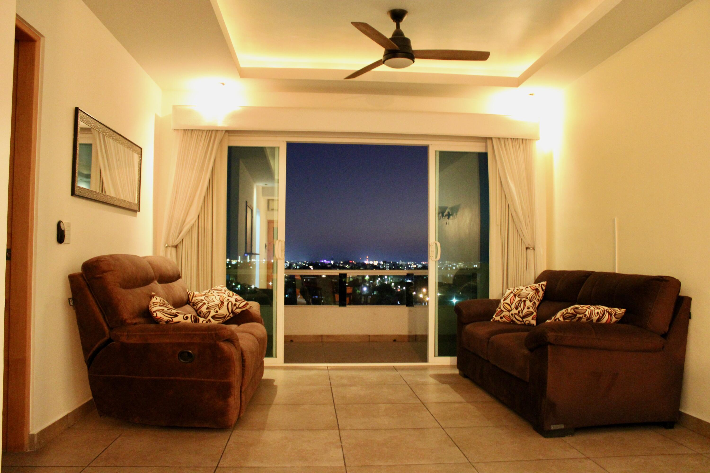 418 Monterrey, Sunset View