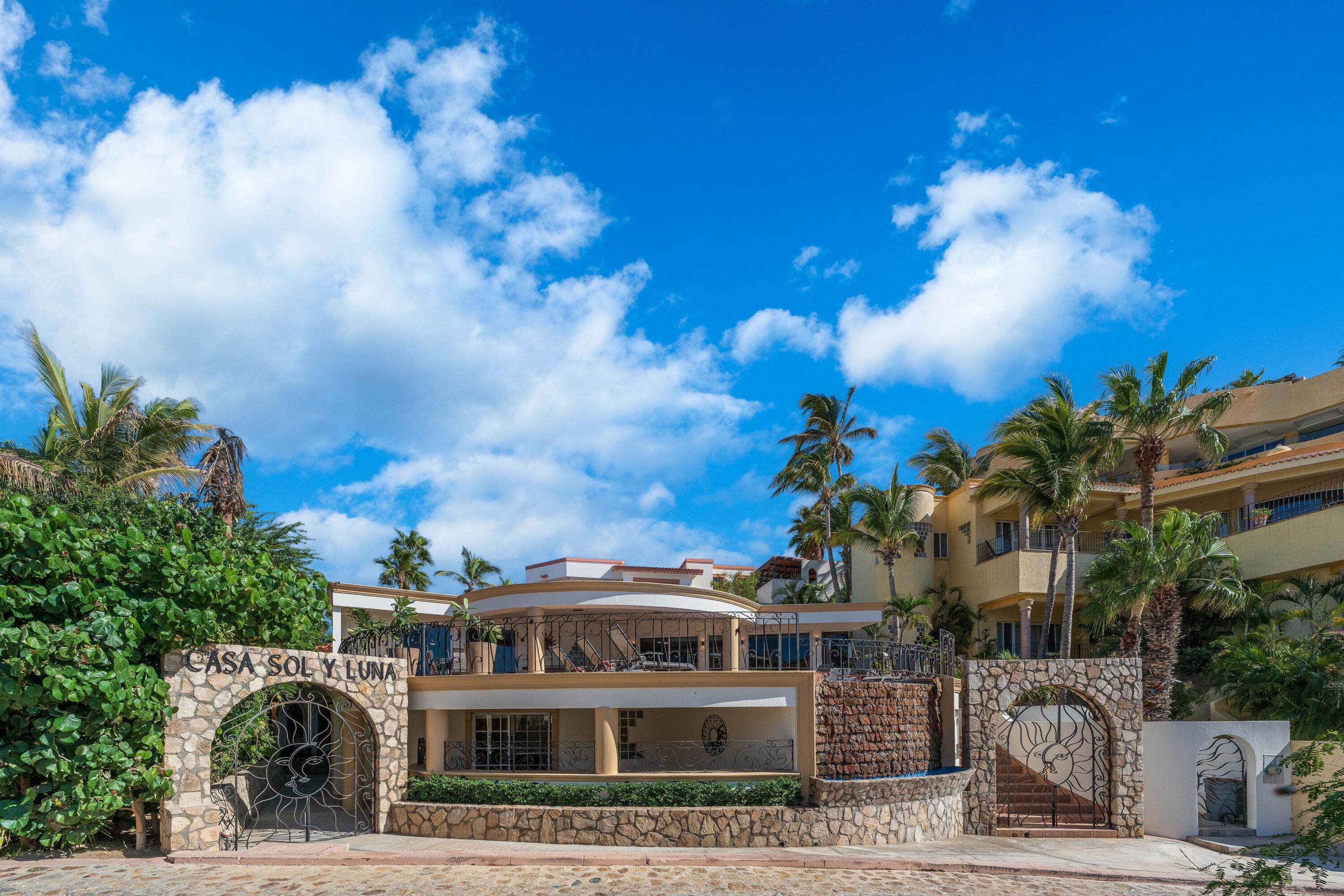 Casa Sol y Luna