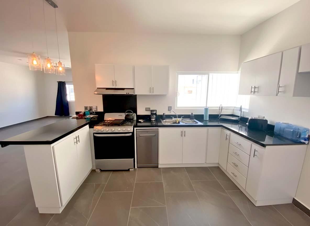 860 Antonio Rosales, Villa Oasis