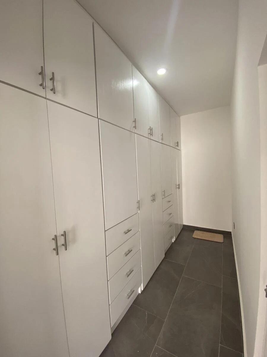 860 Antonio Rosales, Villa Oasis
