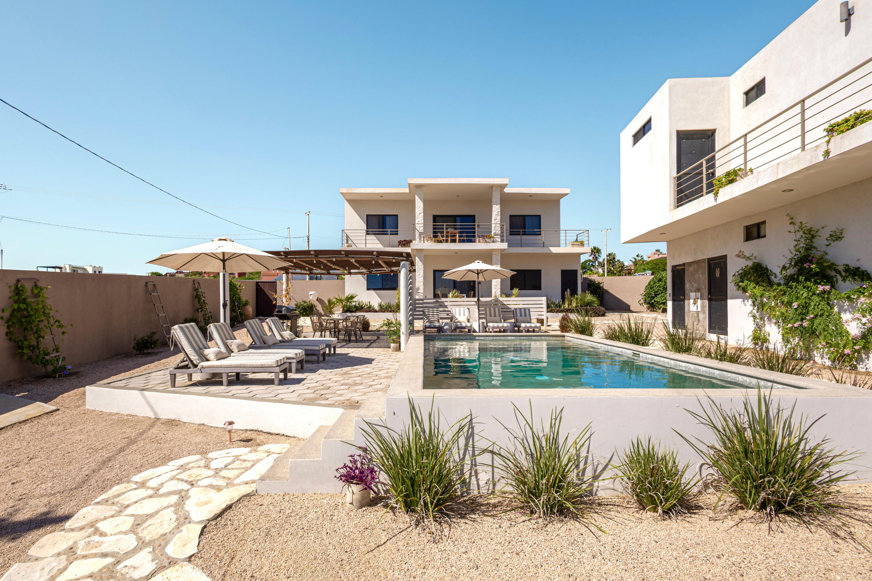 Cerritos Break Sixplex, Pacific