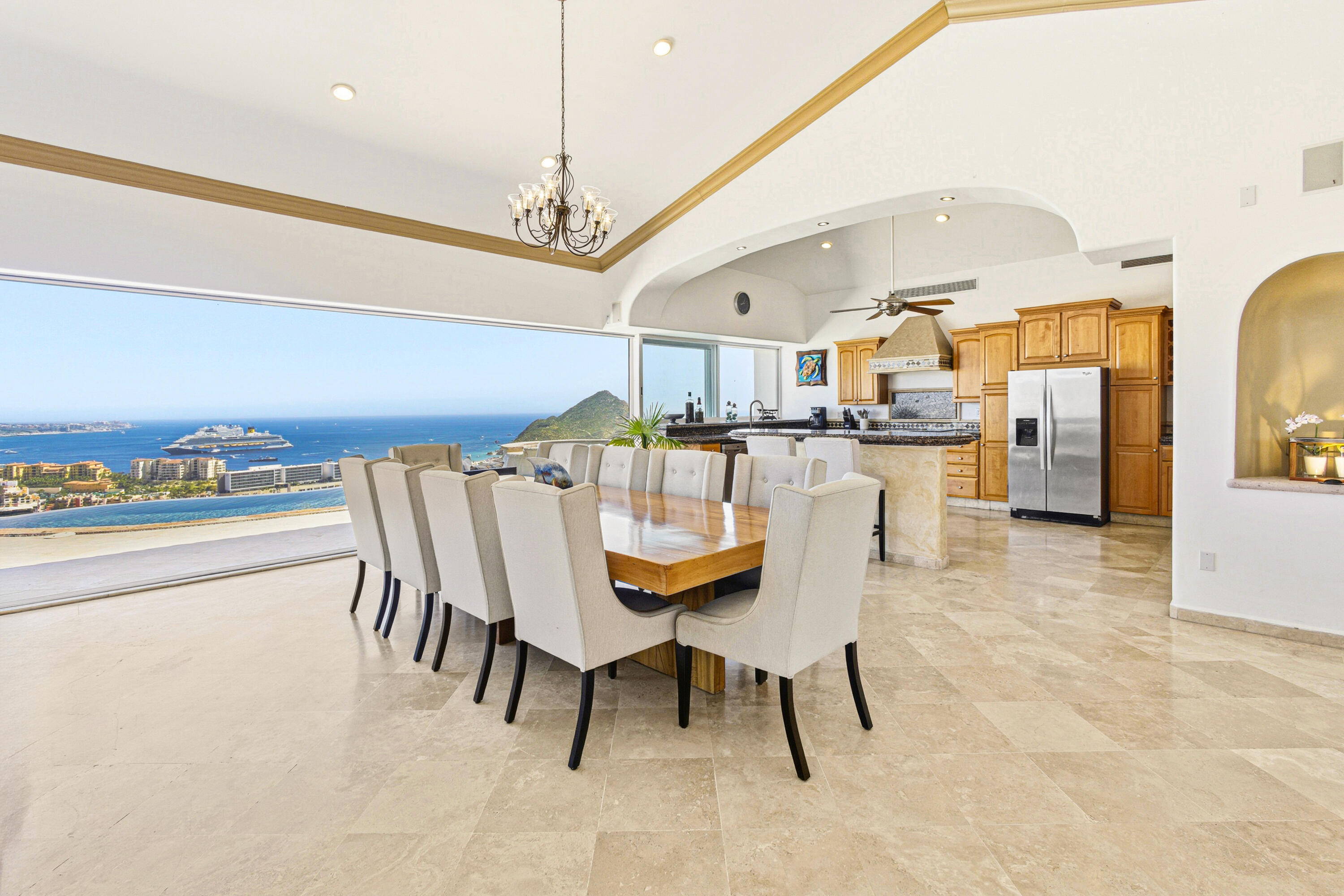 42 Camino Bonito Oriente Pedregal, Villa Leonetti