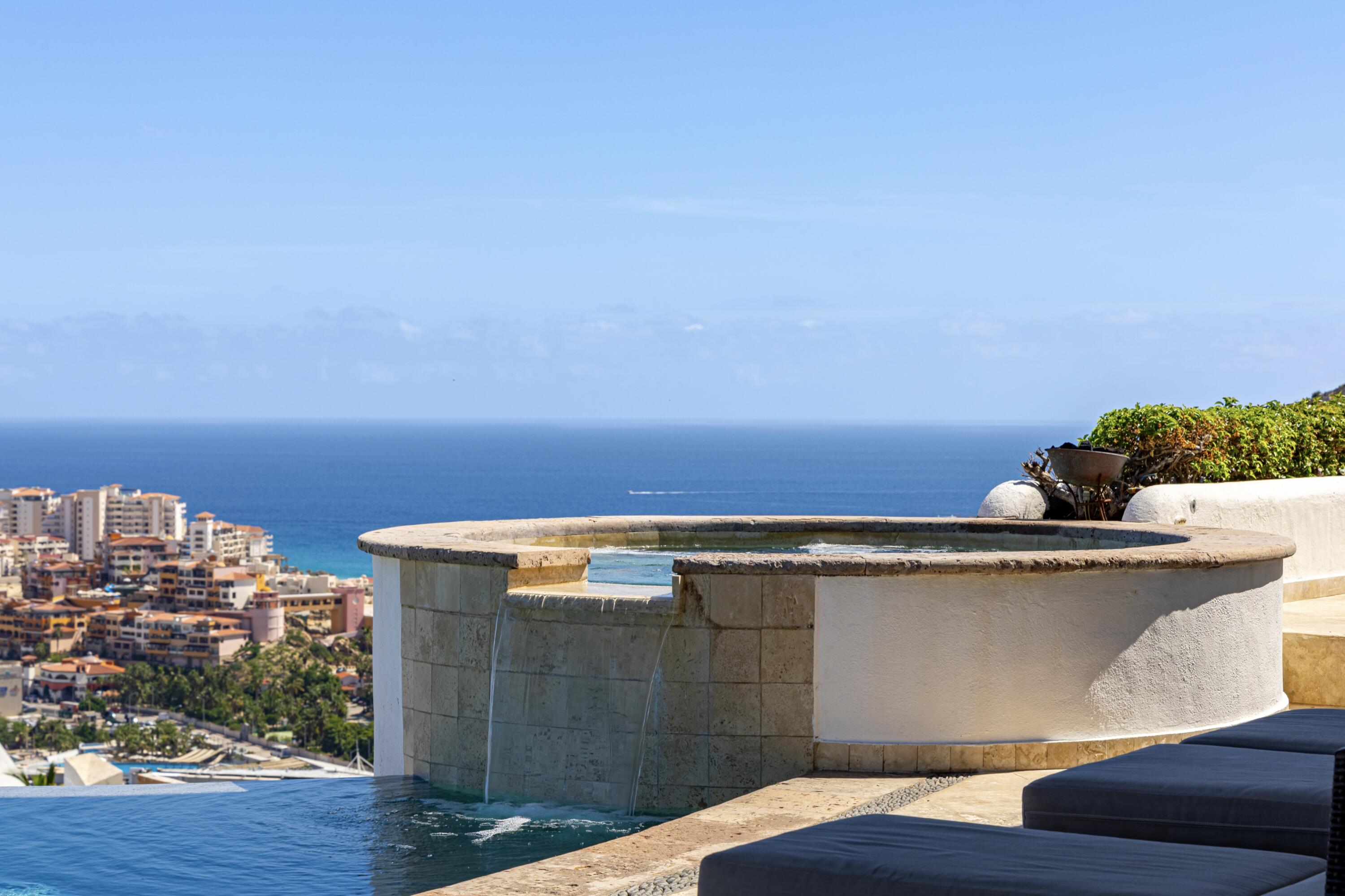 42 Camino Bonito Oriente Pedregal, Villa Leonetti