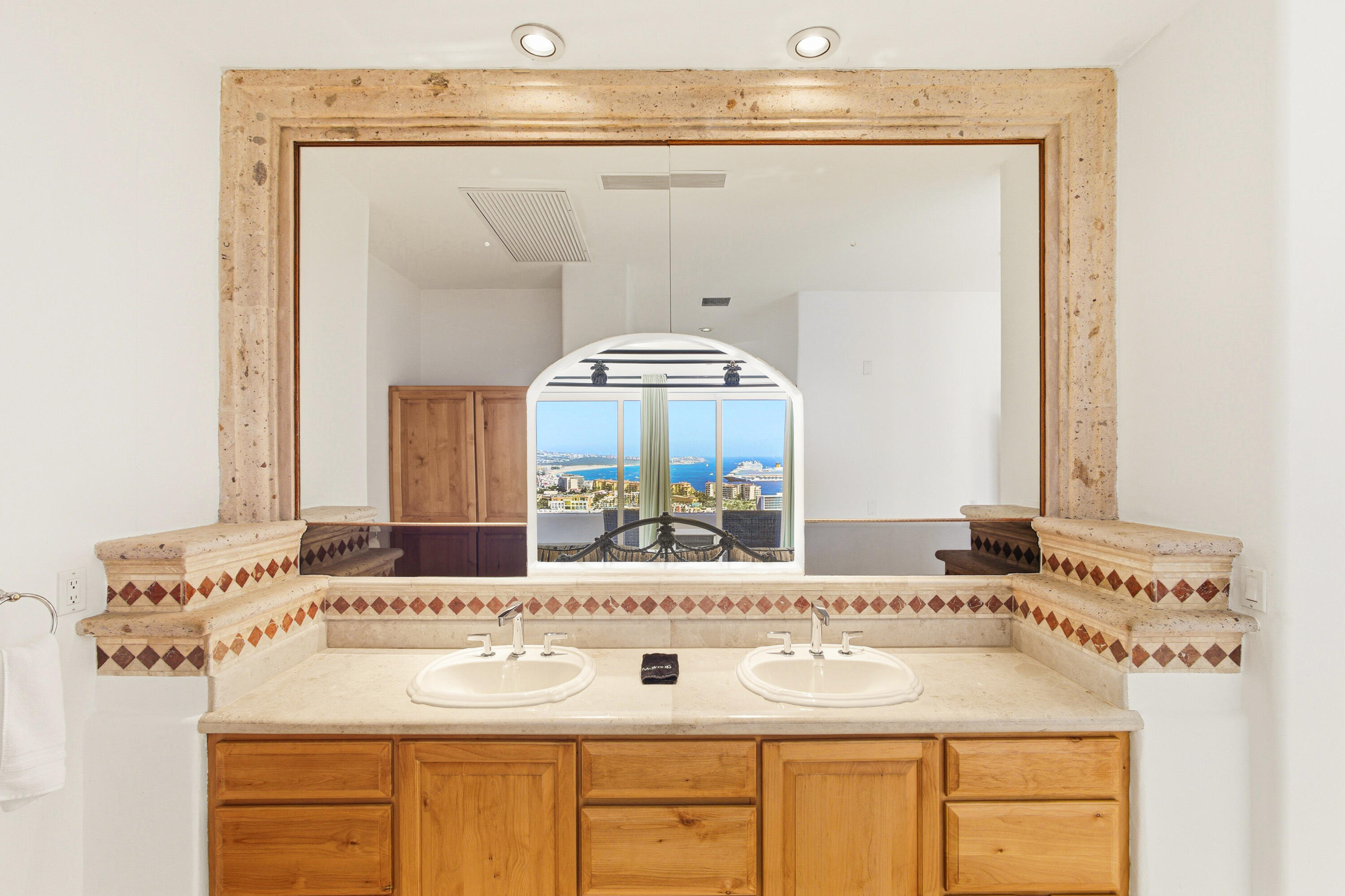 42 Camino Bonito Oriente Pedregal, Villa Leonetti