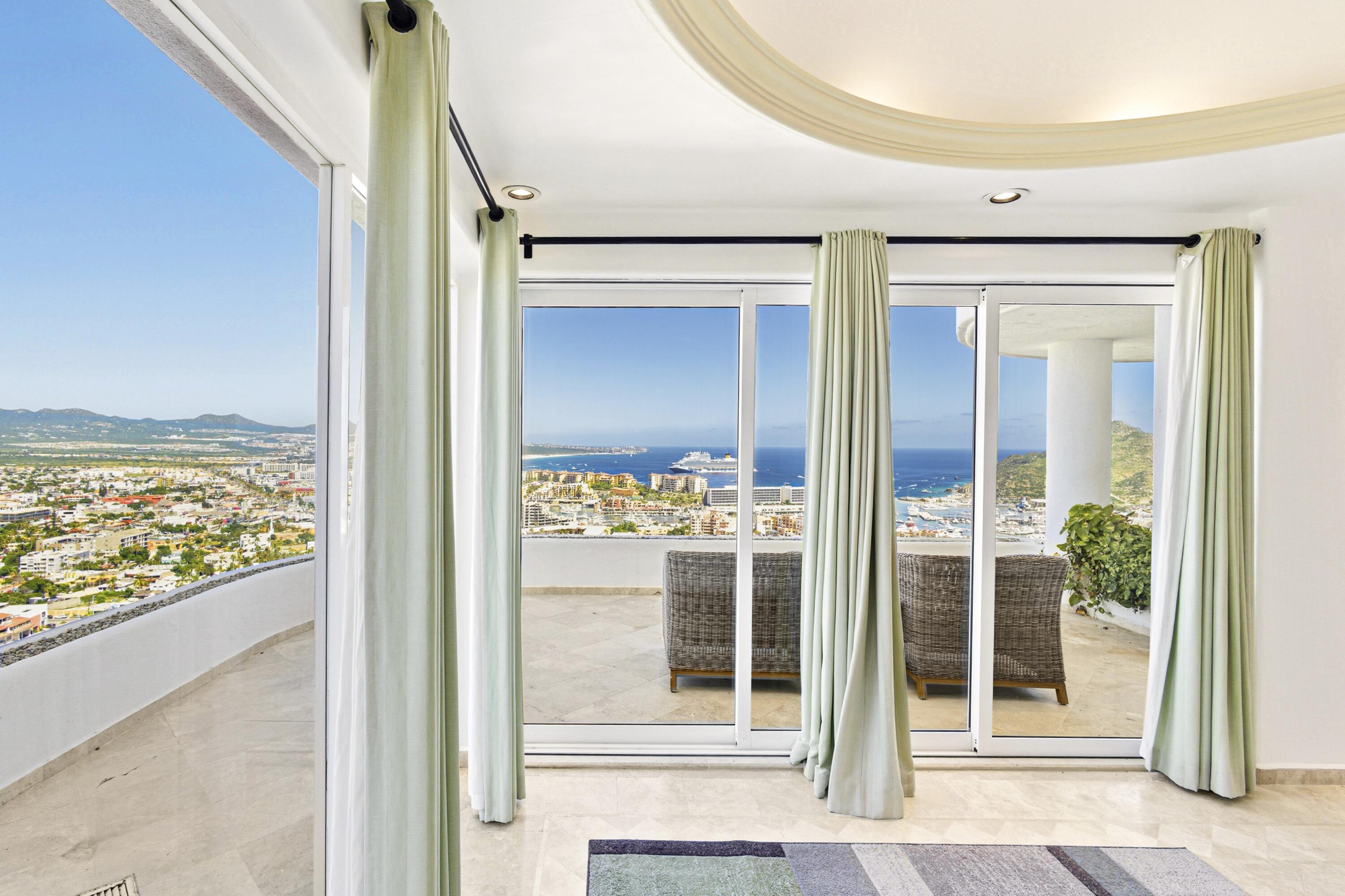 42 Camino Bonito Oriente Pedregal, Villa Leonetti