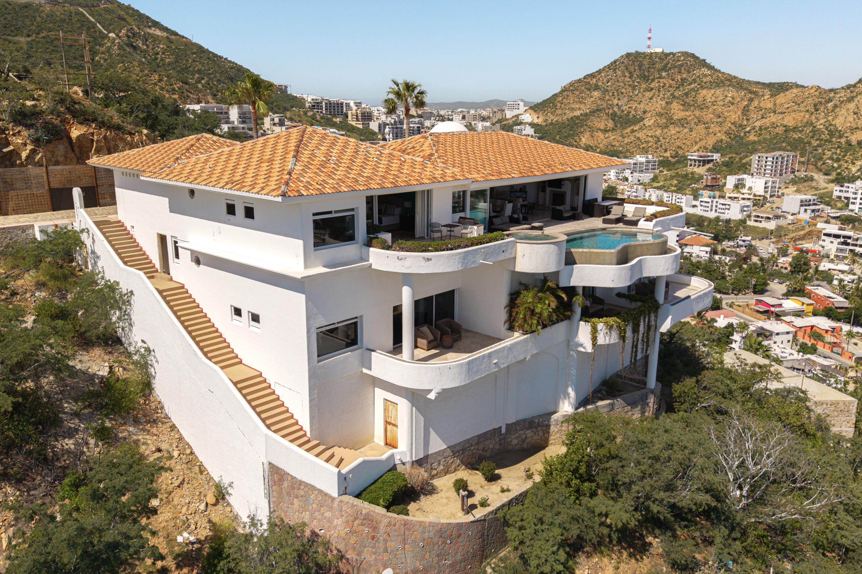 42 Camino Bonito Oriente Pedregal, Villa Leonetti