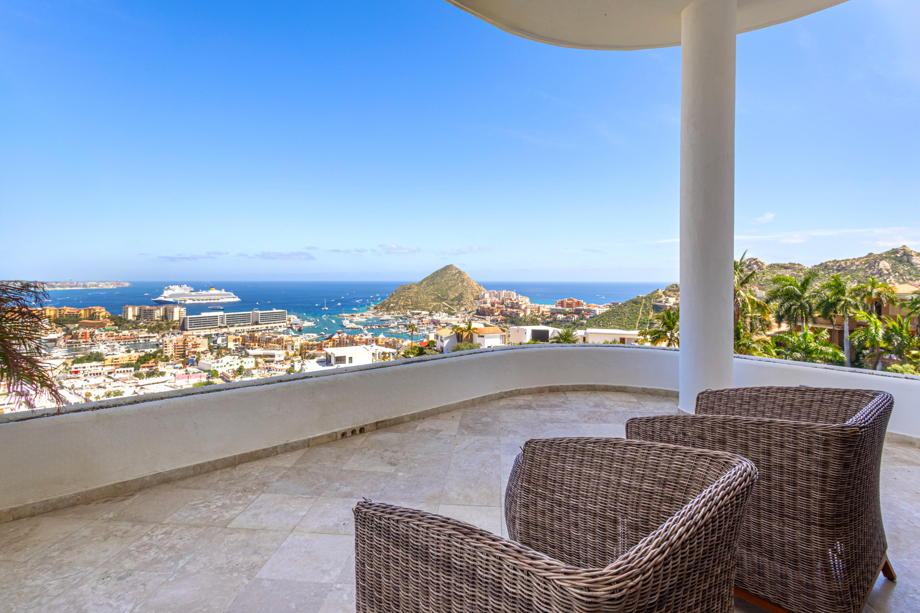 42 Camino Bonito Oriente Pedregal, Villa Leonetti