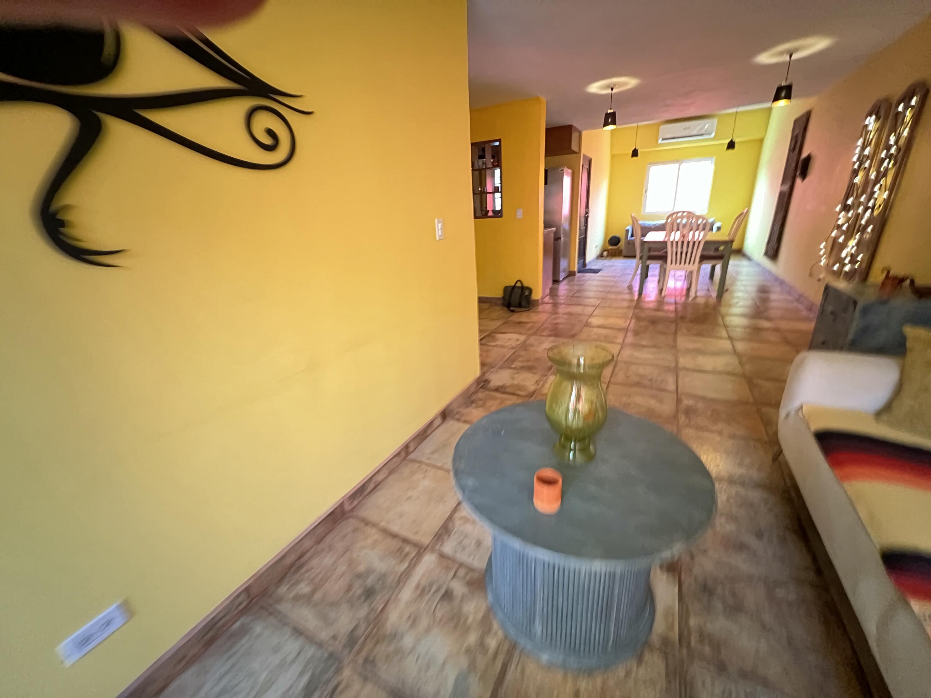 4843 Calle de Acceso, Dos Granadas