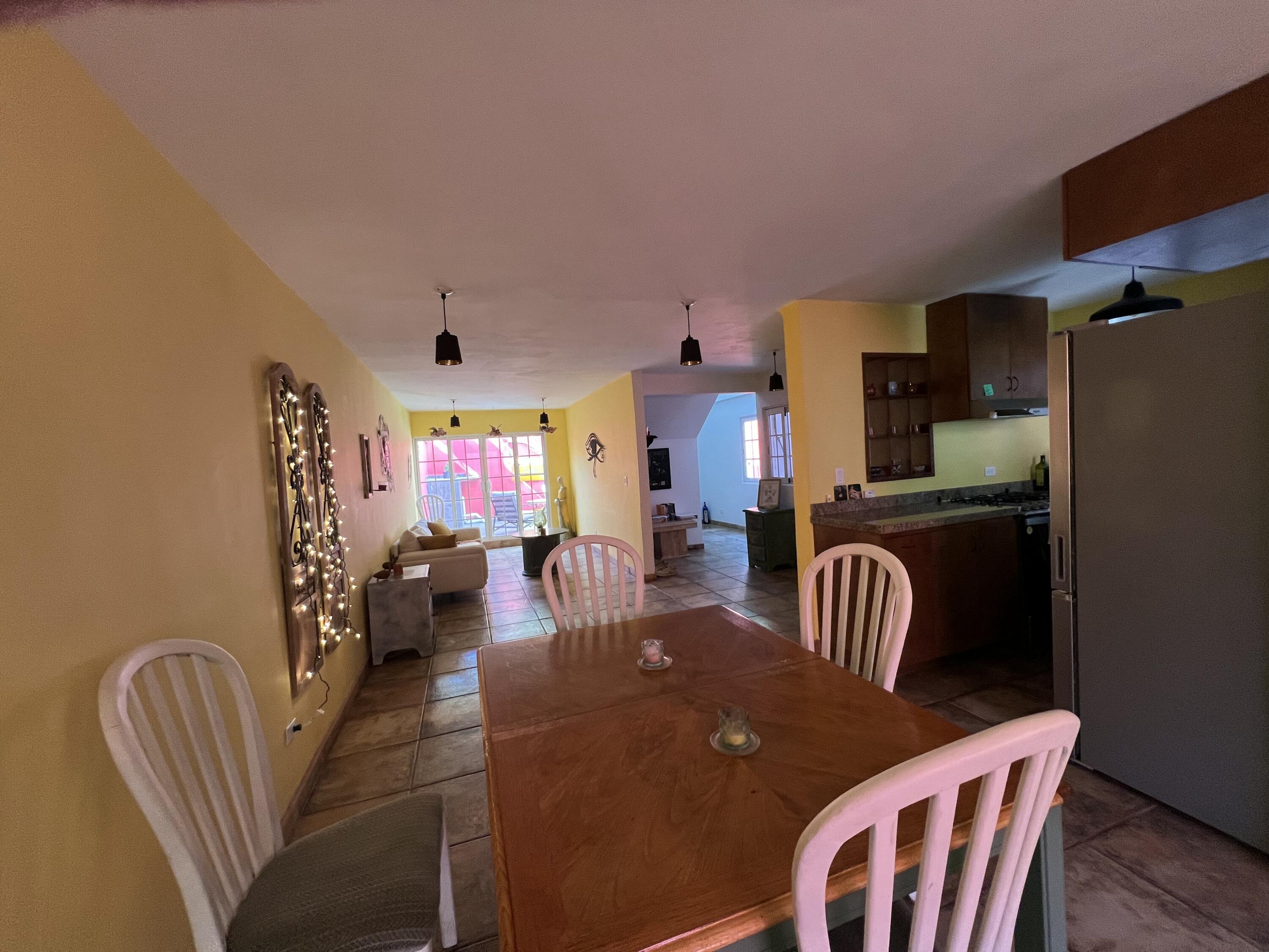 4843 Calle de Acceso, Dos Granadas