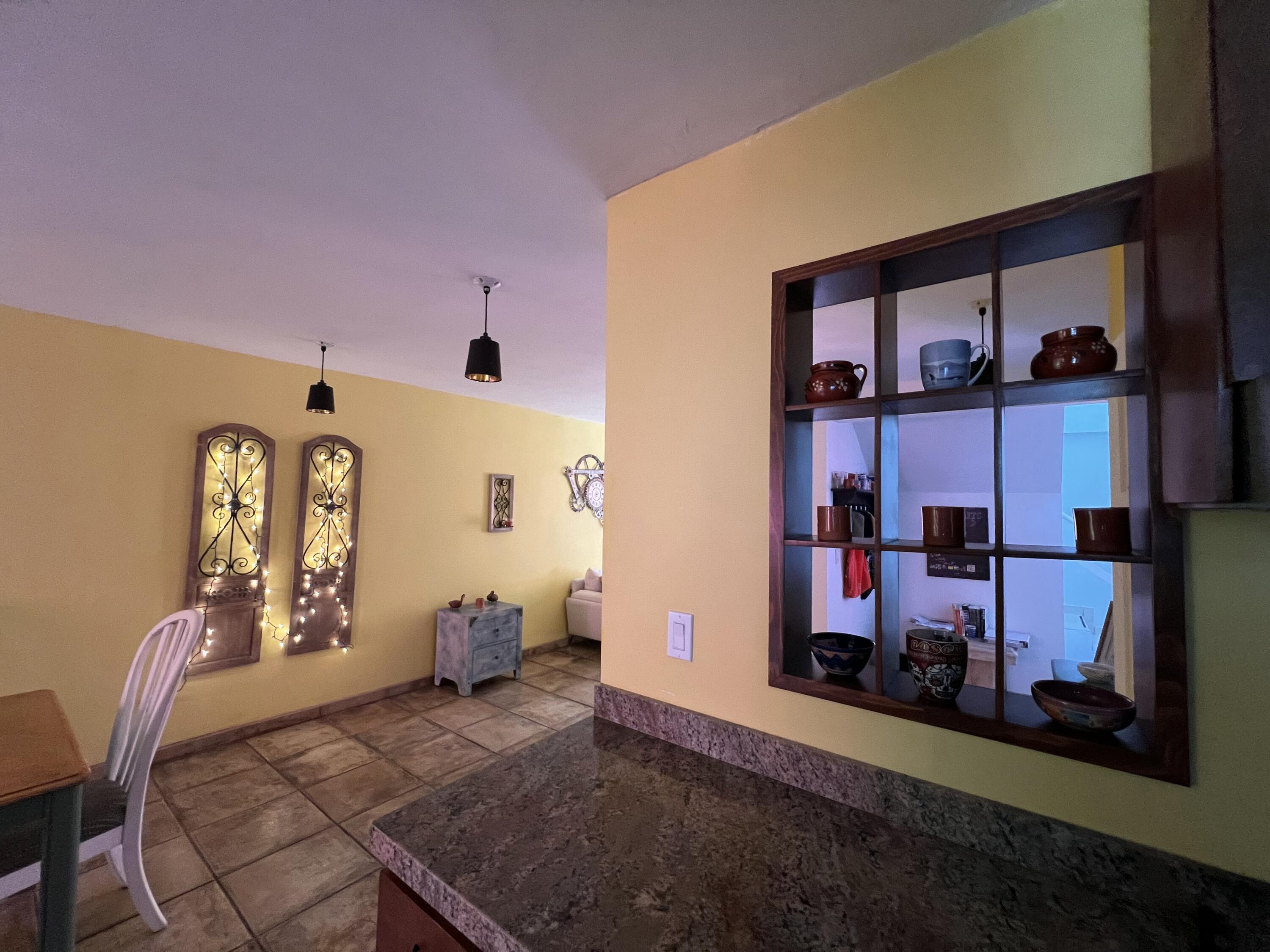 4843 Calle de Acceso, Dos Granadas