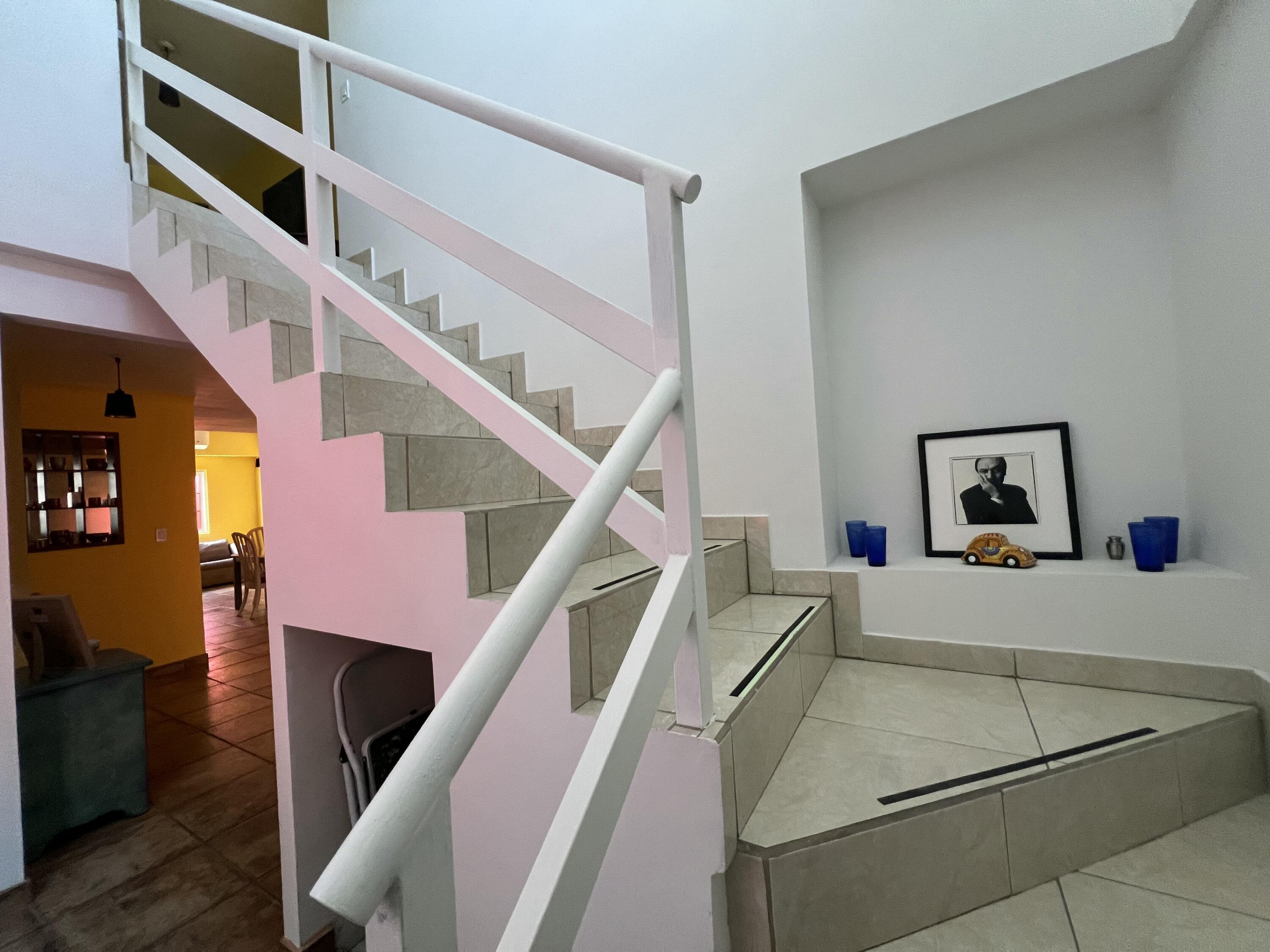 4843 Calle de Acceso, Dos Granadas