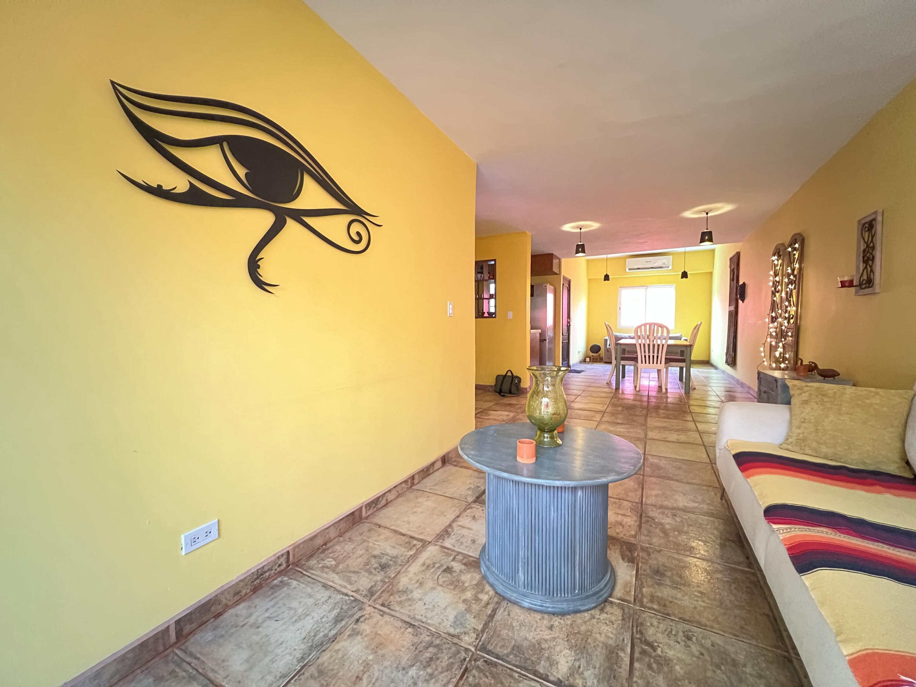 4843 Calle de Acceso, Dos Granadas