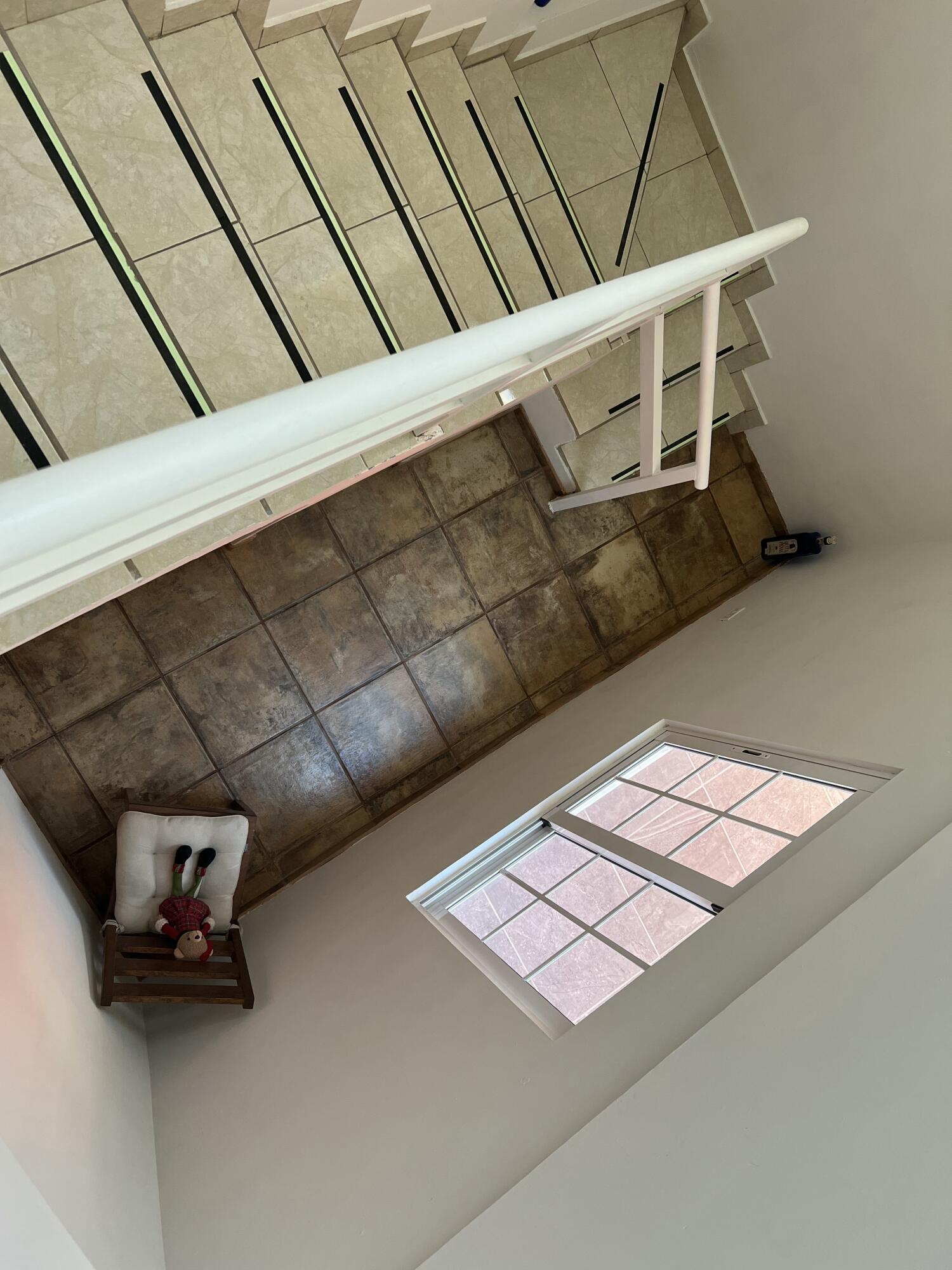 4843 Calle de Acceso, Dos Granadas