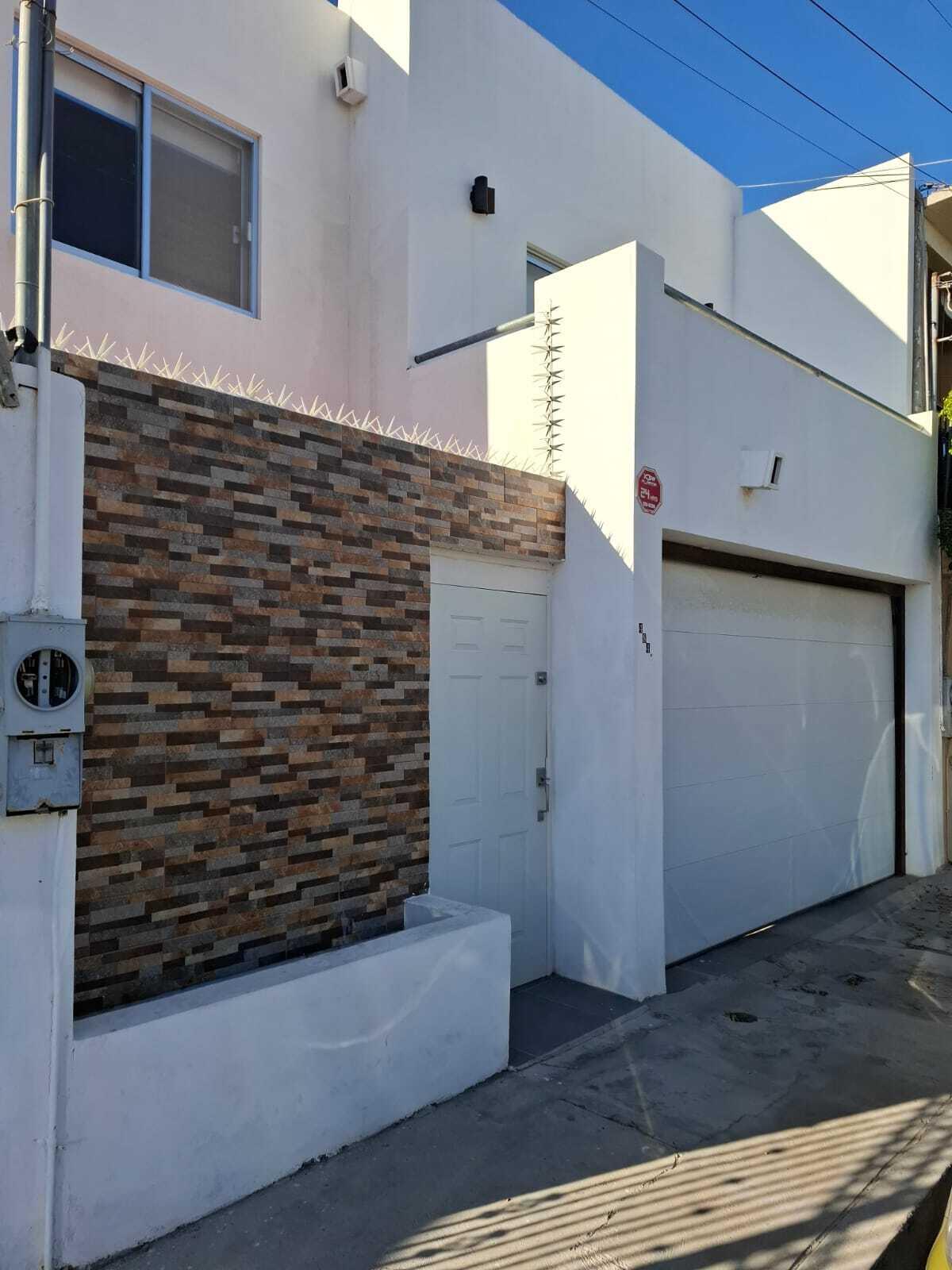 4843 Calle de Acceso, Dos Granadas