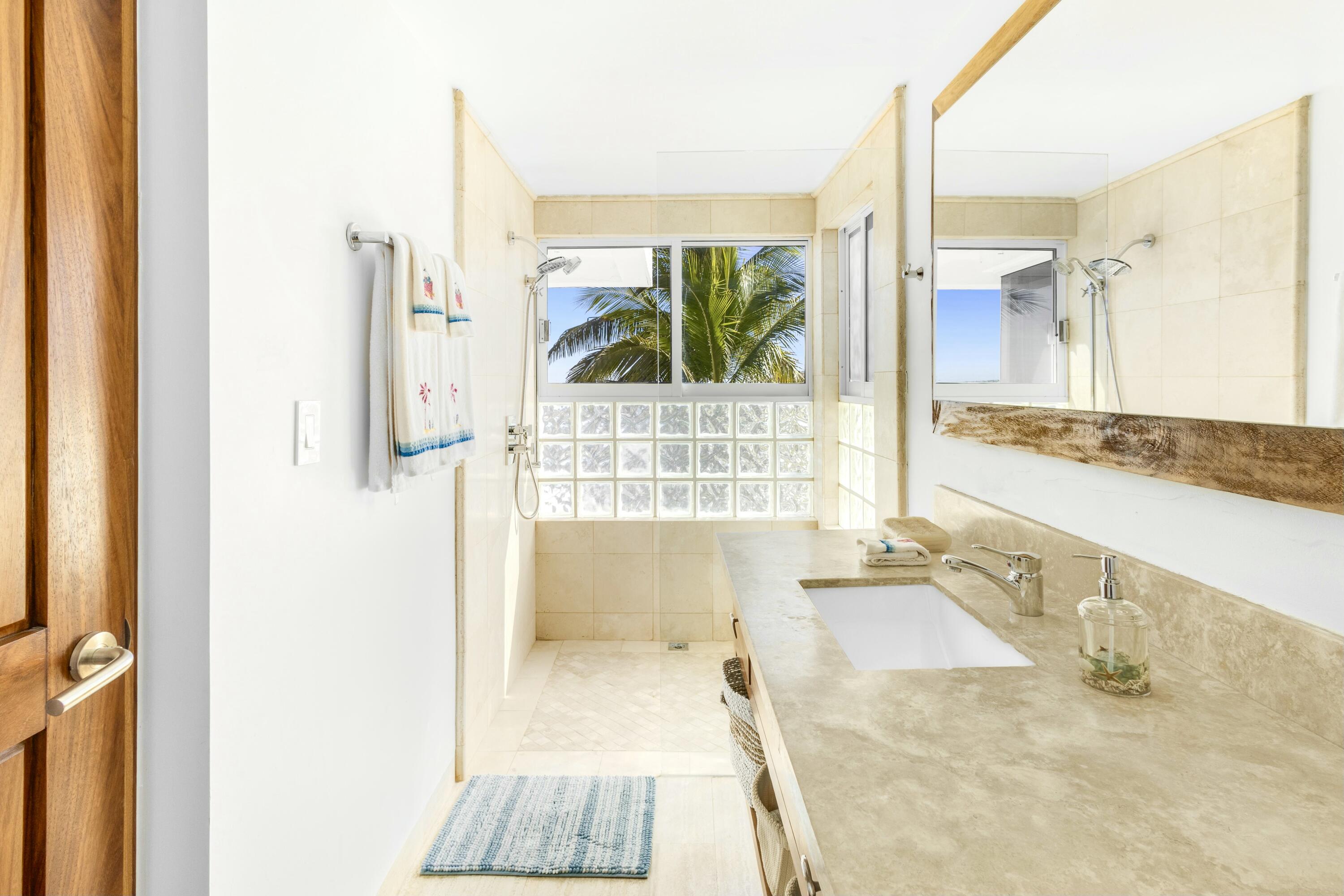 Camino Grande, Casa Sunshine
