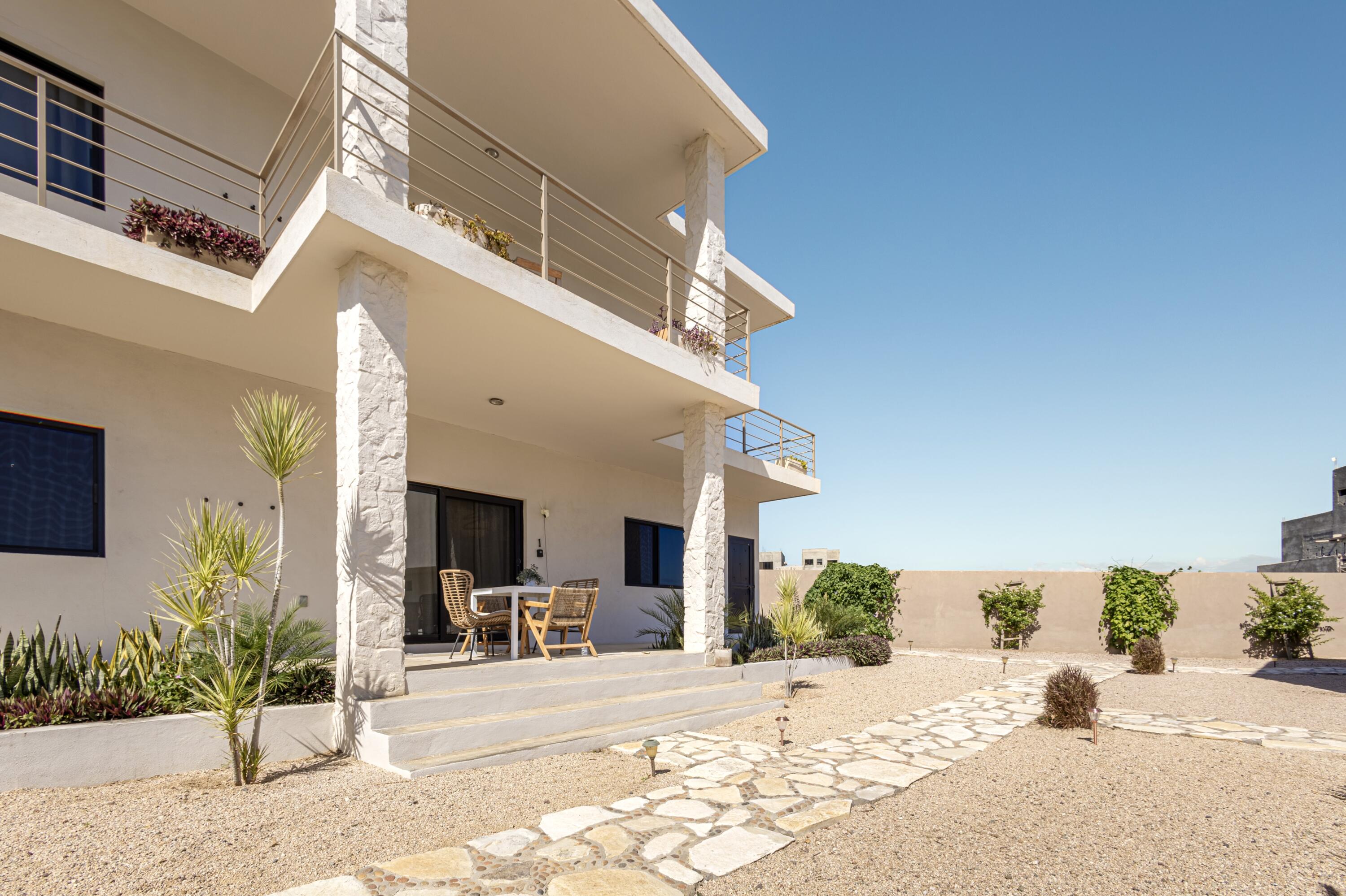 Casitas de Cerritos Sixplex