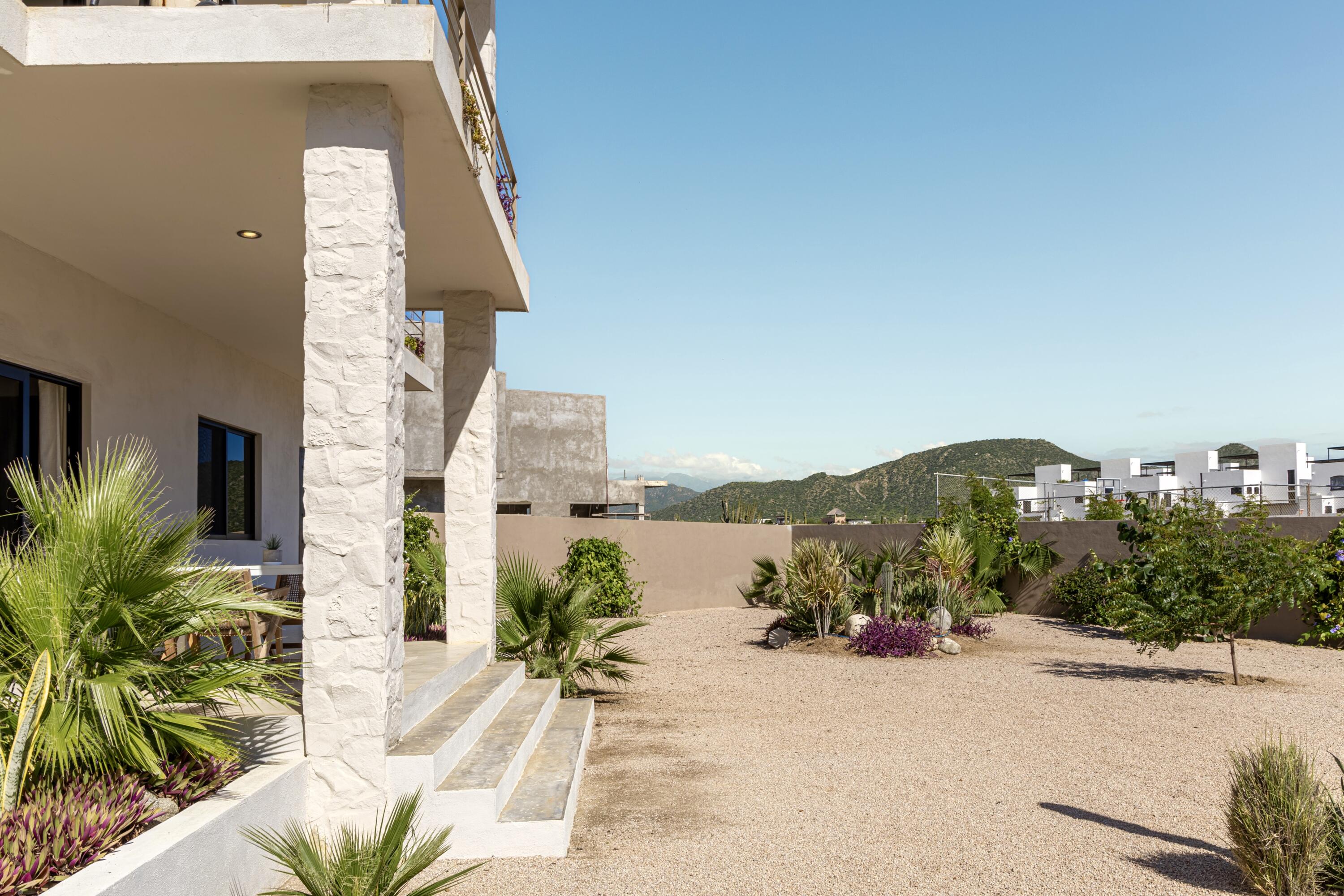 Casitas de Cerritos Sixplex