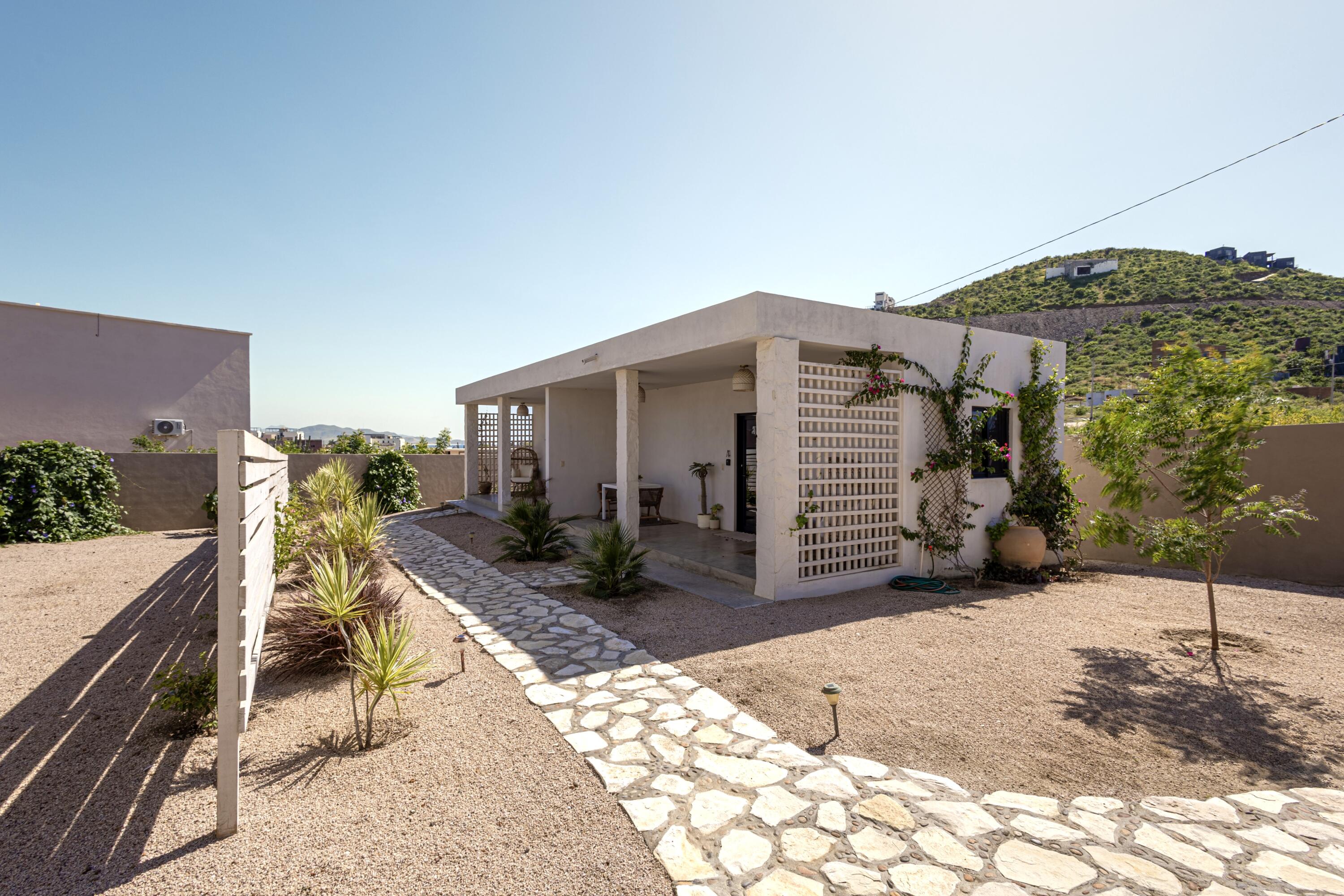 Casitas de Cerritos Sixplex