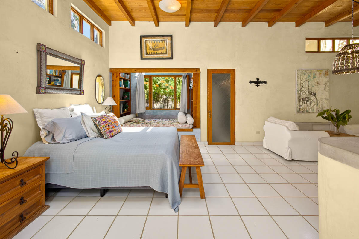 La Cachora North, Todos Santos