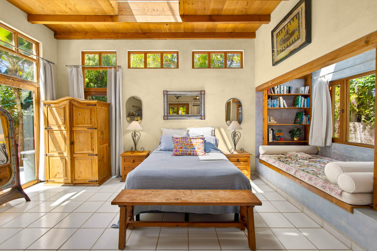 La Cachora North, Todos Santos