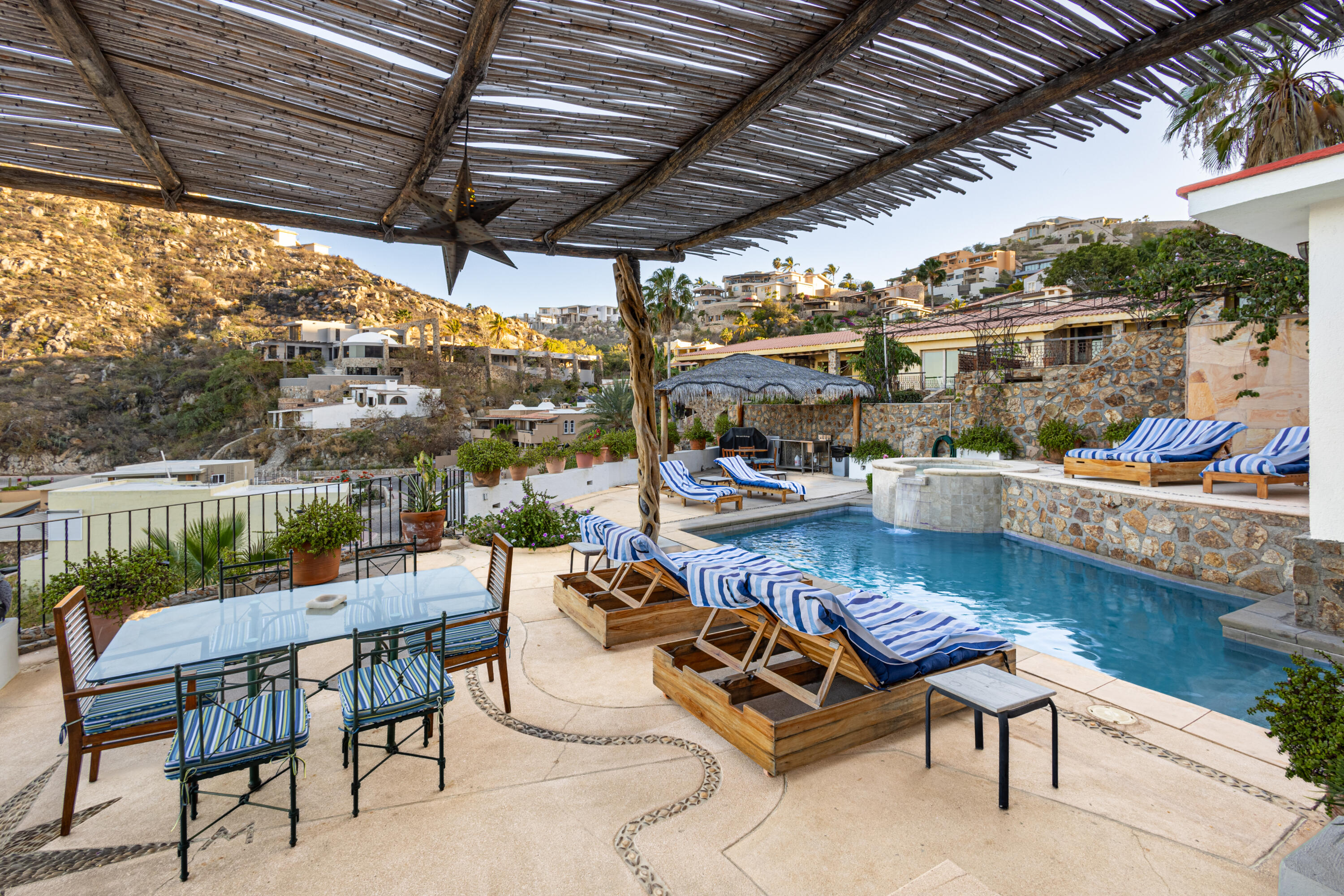 25 Camino Grande Pedregal, Villa Felicidad