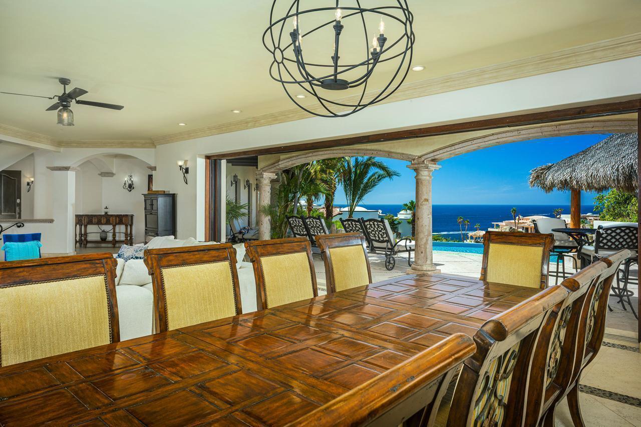 140 Camino Pacifico Alto, Villa Antigua Pedregal