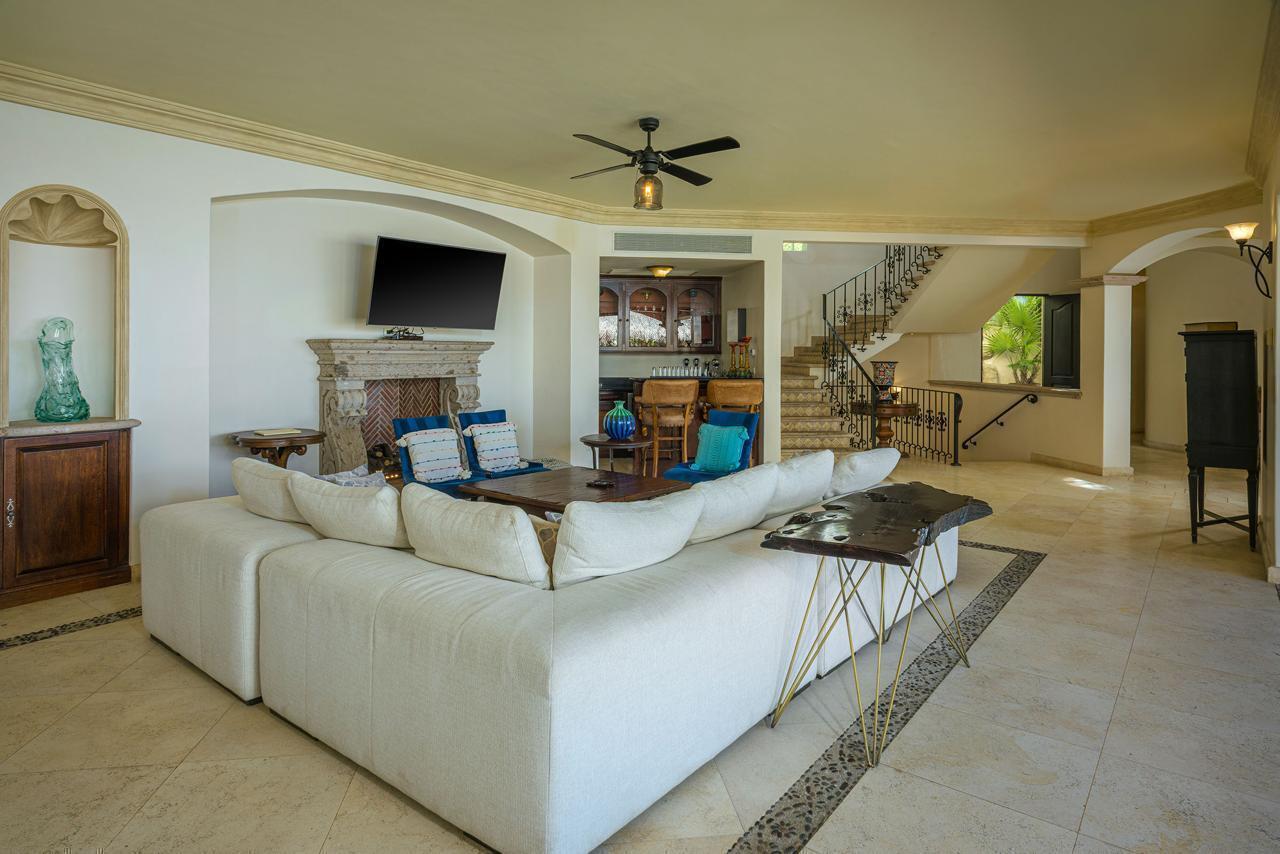 140 Camino Pacifico Alto, Villa Antigua Pedregal